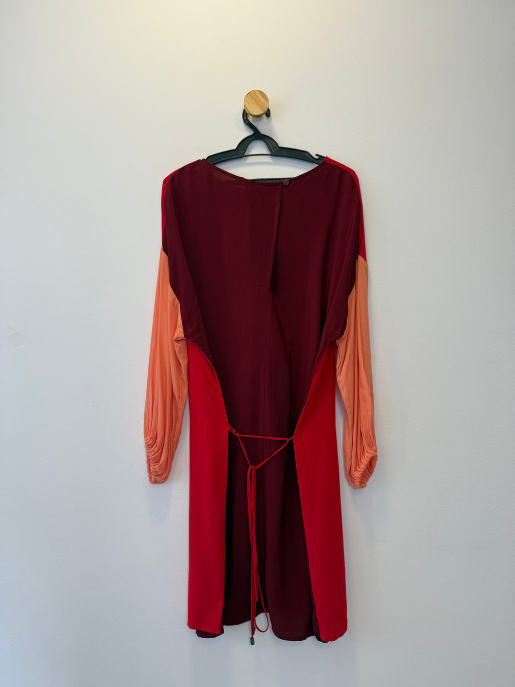 Vestido em Tons de Vermelho