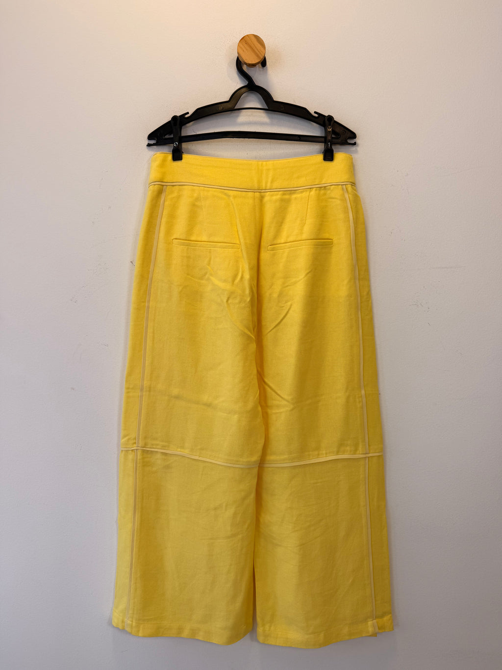 Calça Amarela Cris Barros