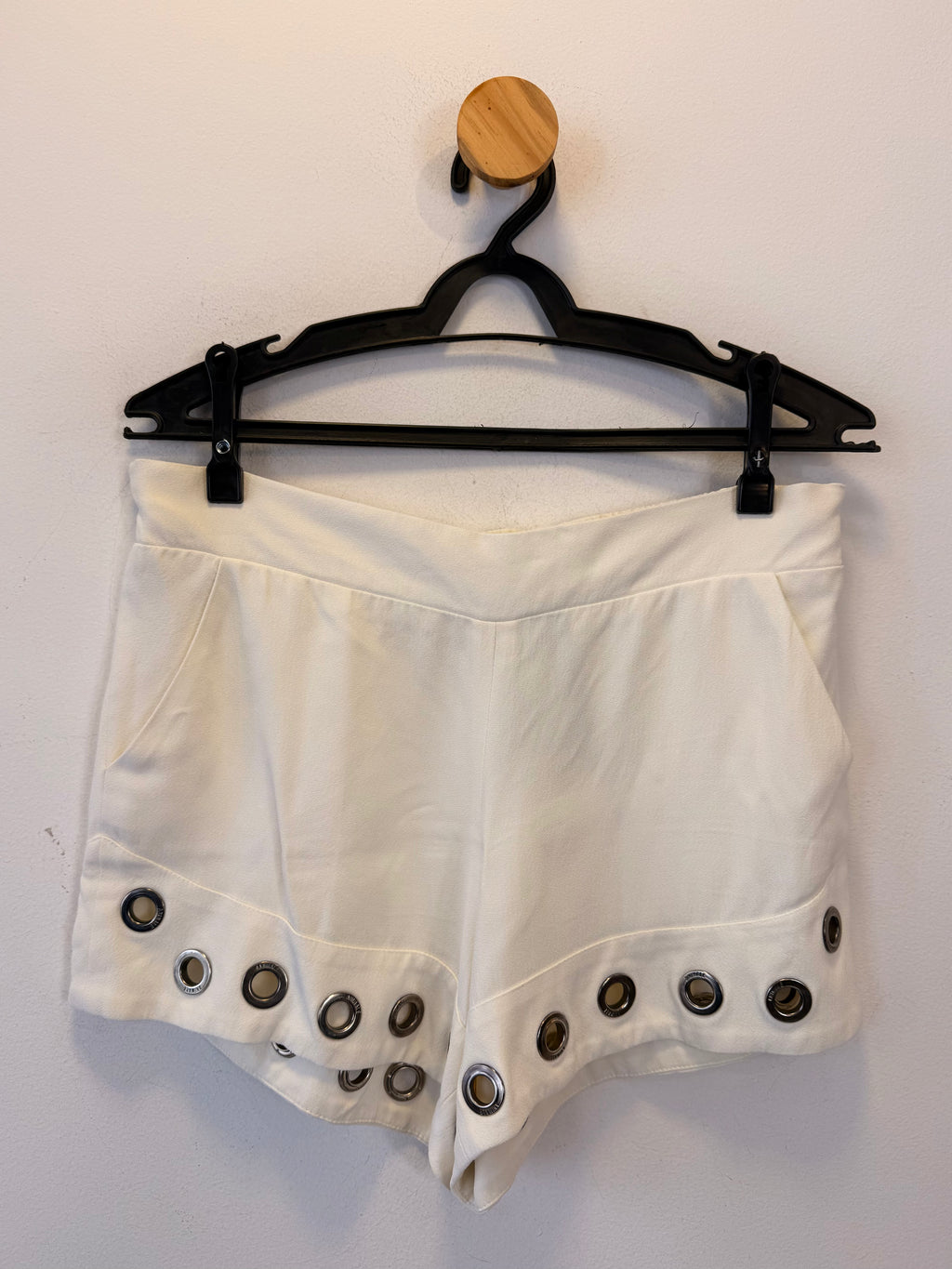 Short Branco com Ilhós Animale
