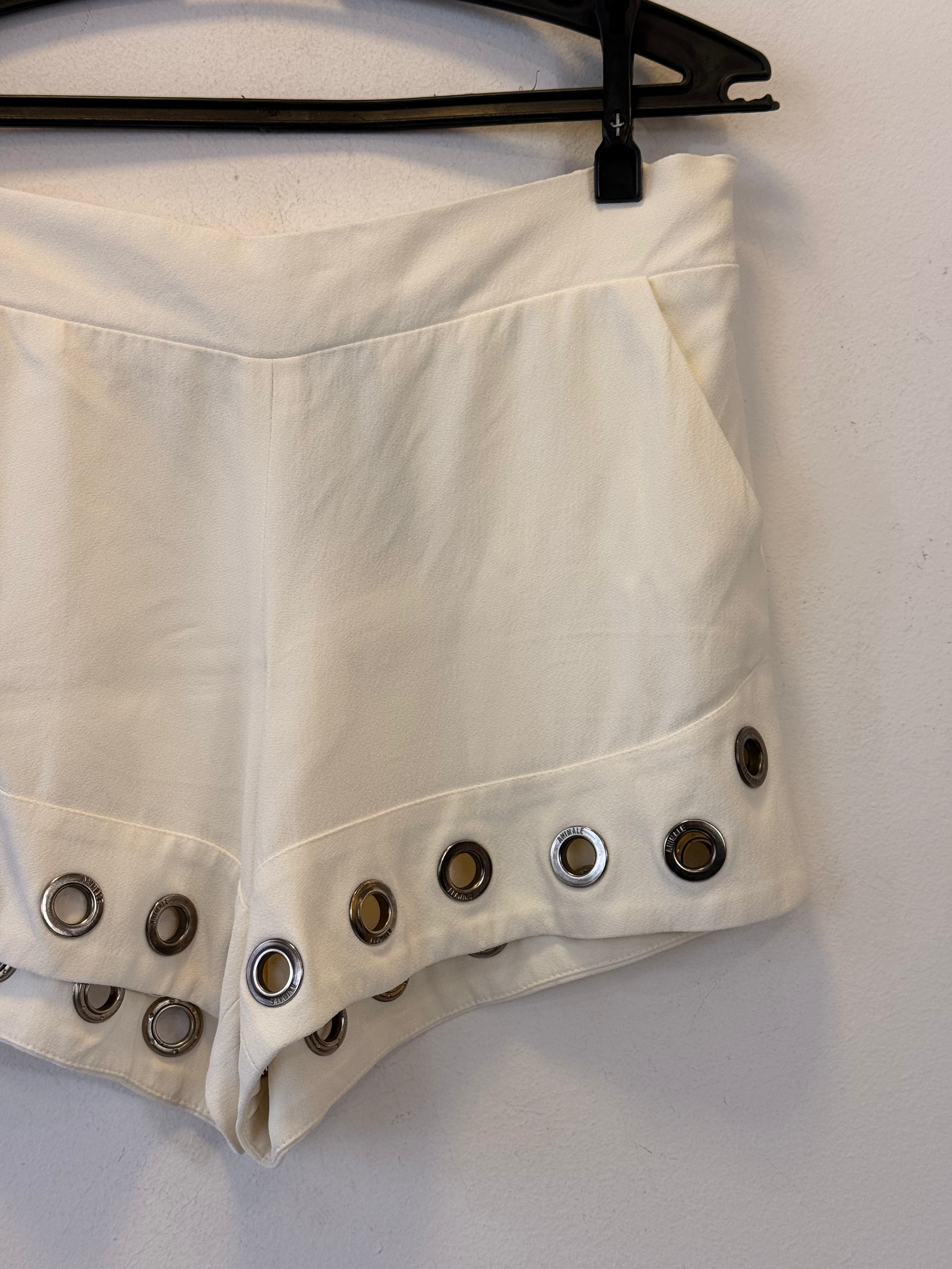 Short Branco com Ilhós Animale