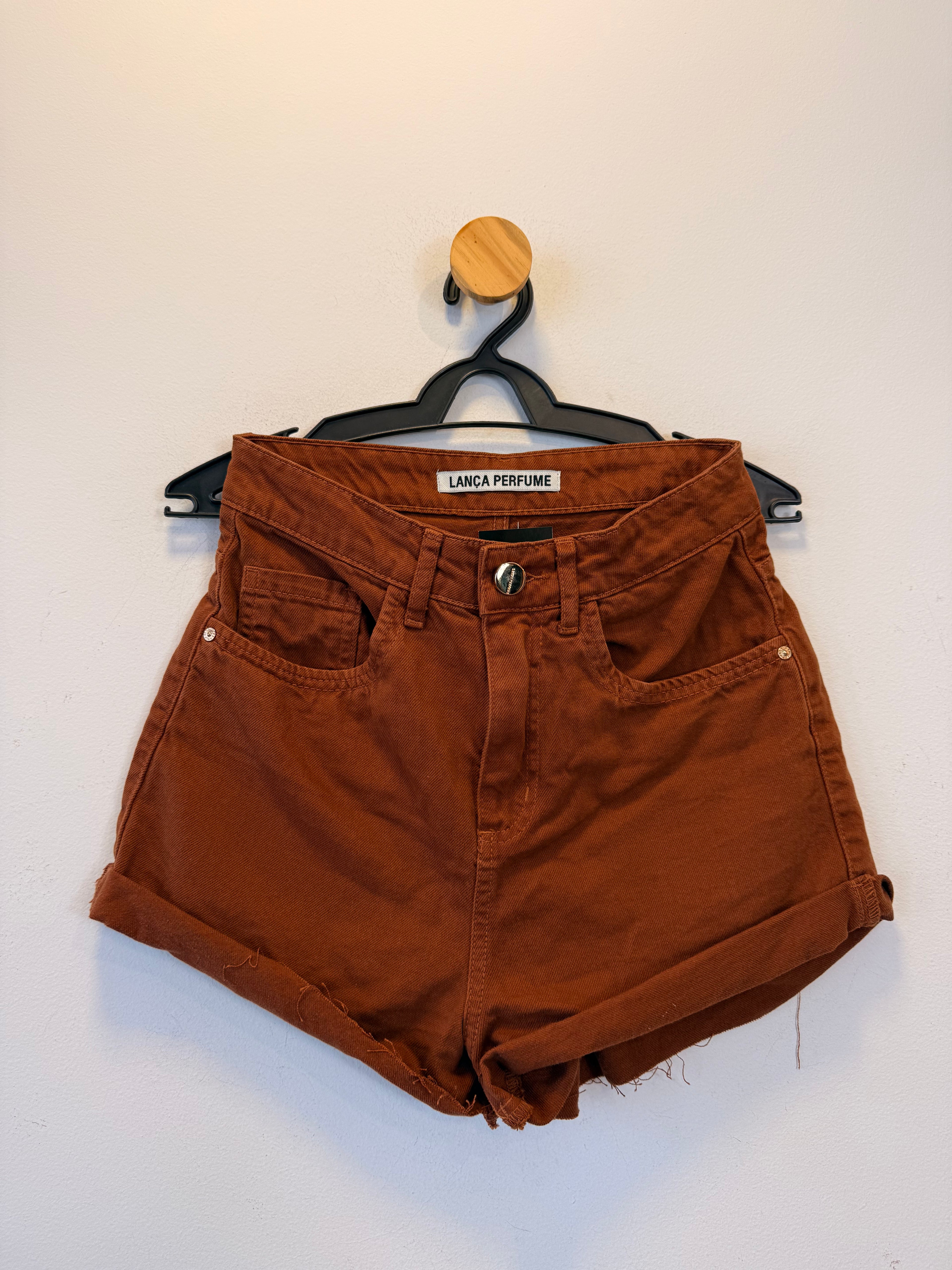Short Jeans Lança Perfume