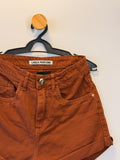 Short Jeans Lança Perfume