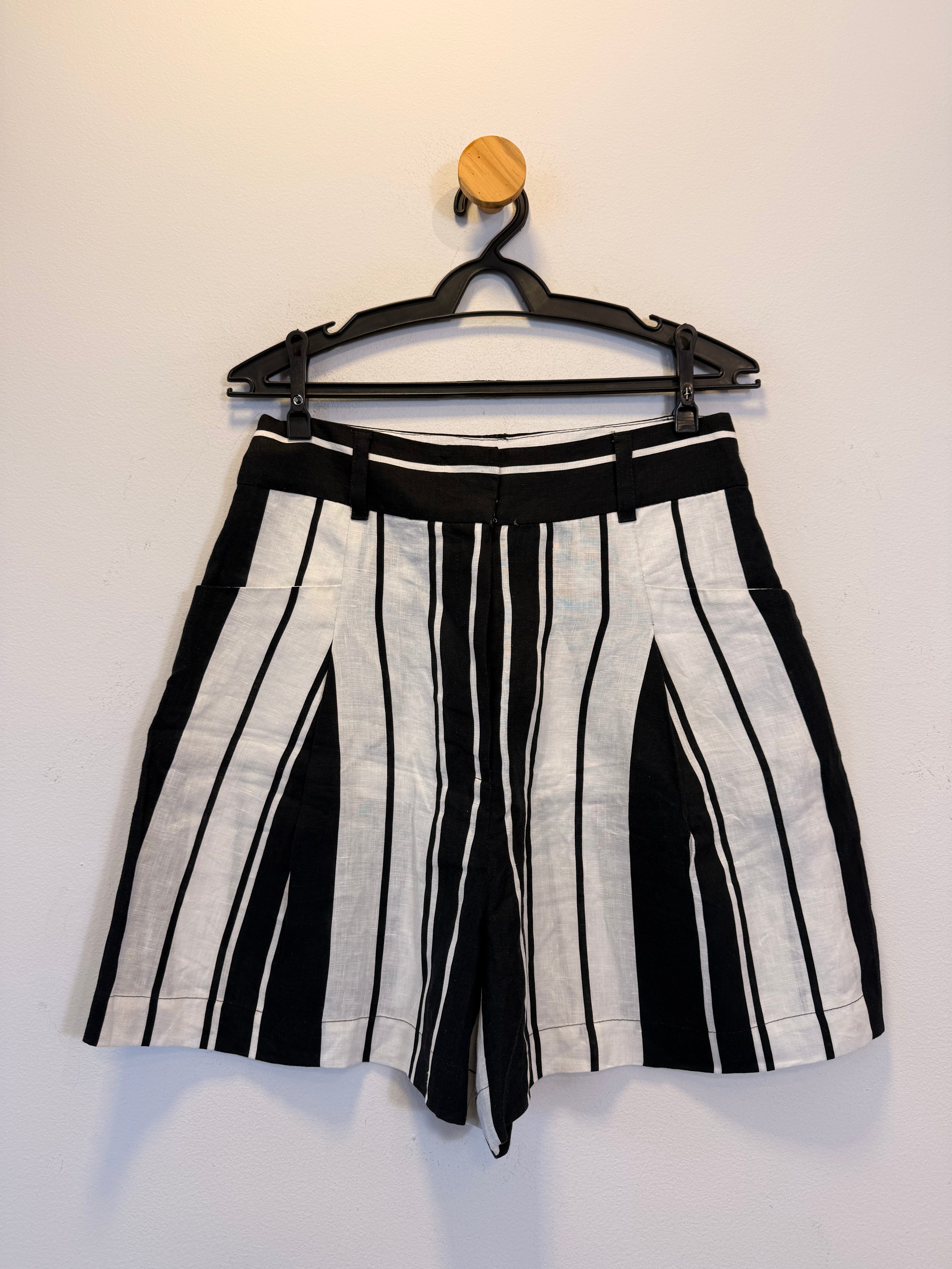 Short Listrado de Linho Souq