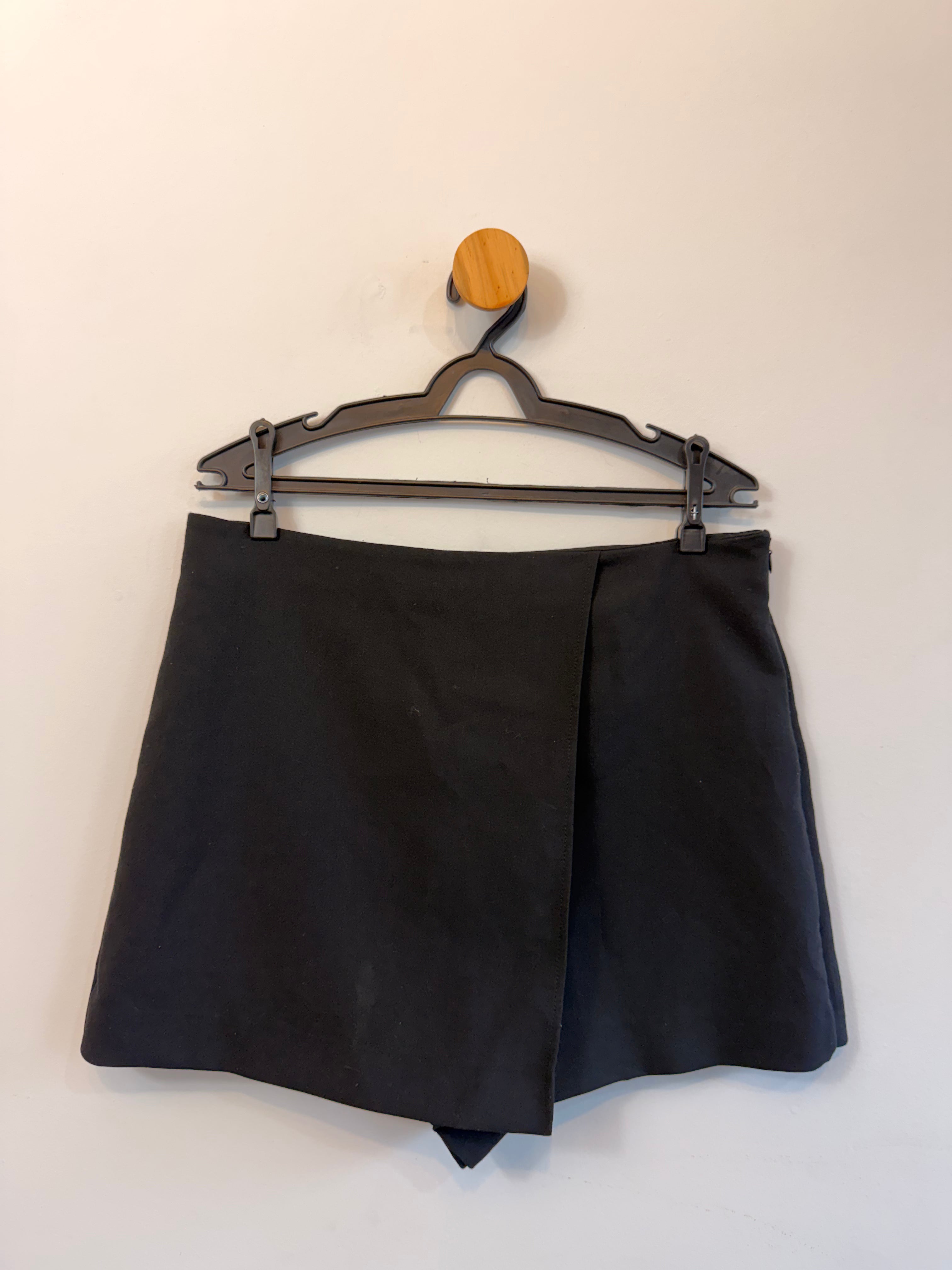 Short Saia Preto