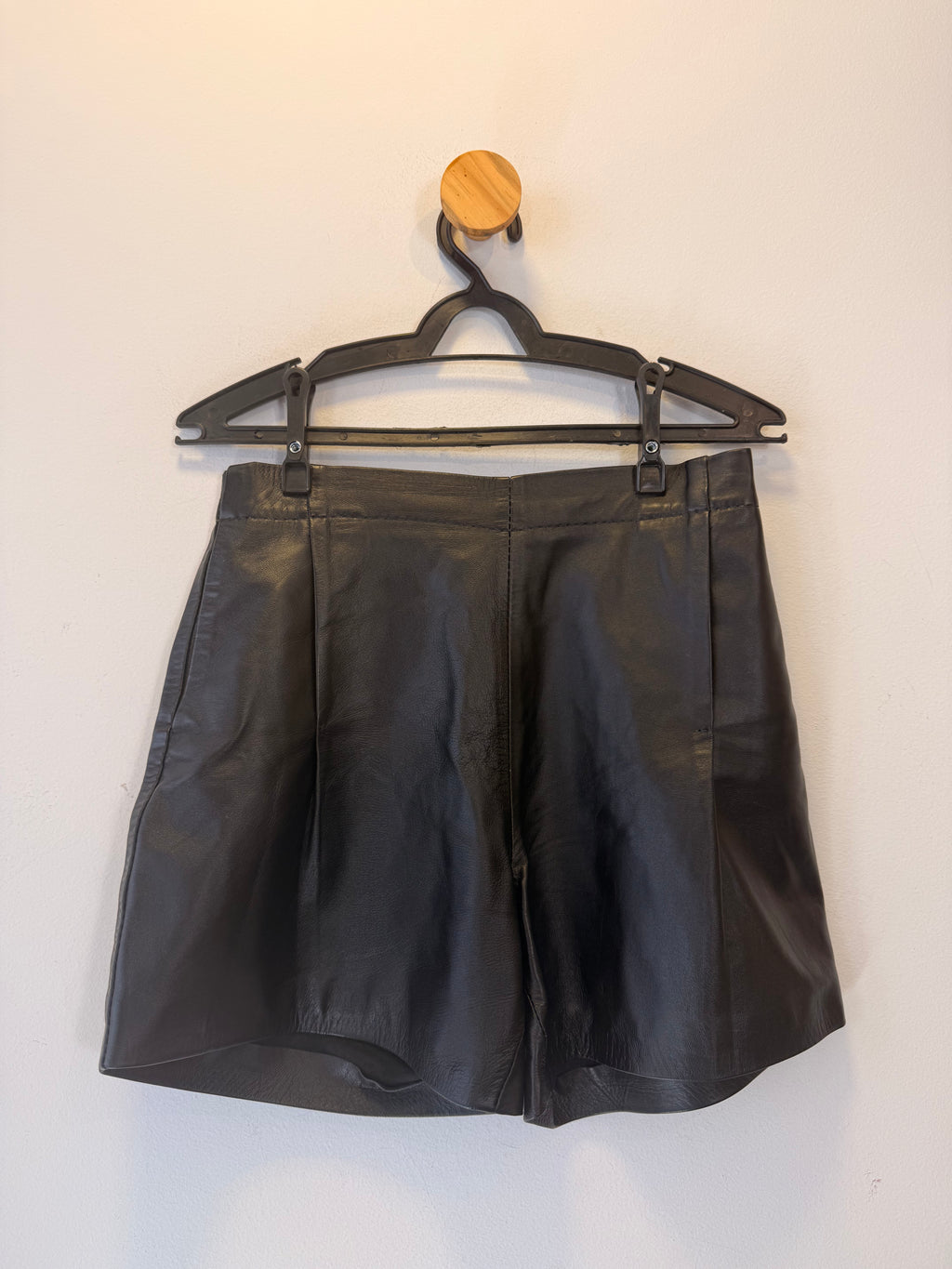 Short Preto de Couro