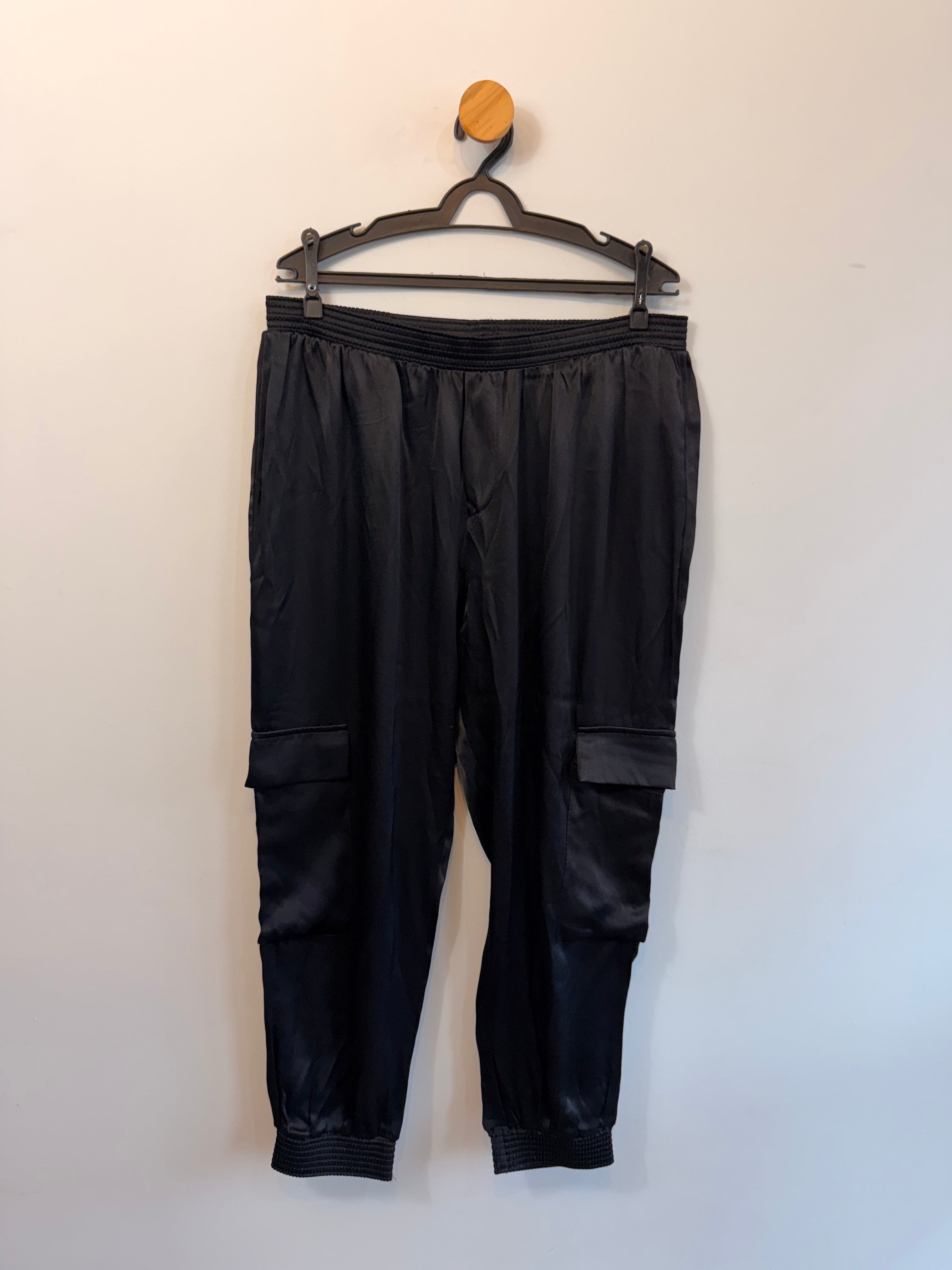 Calça Preta Forum