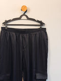 Calça Preta Forum