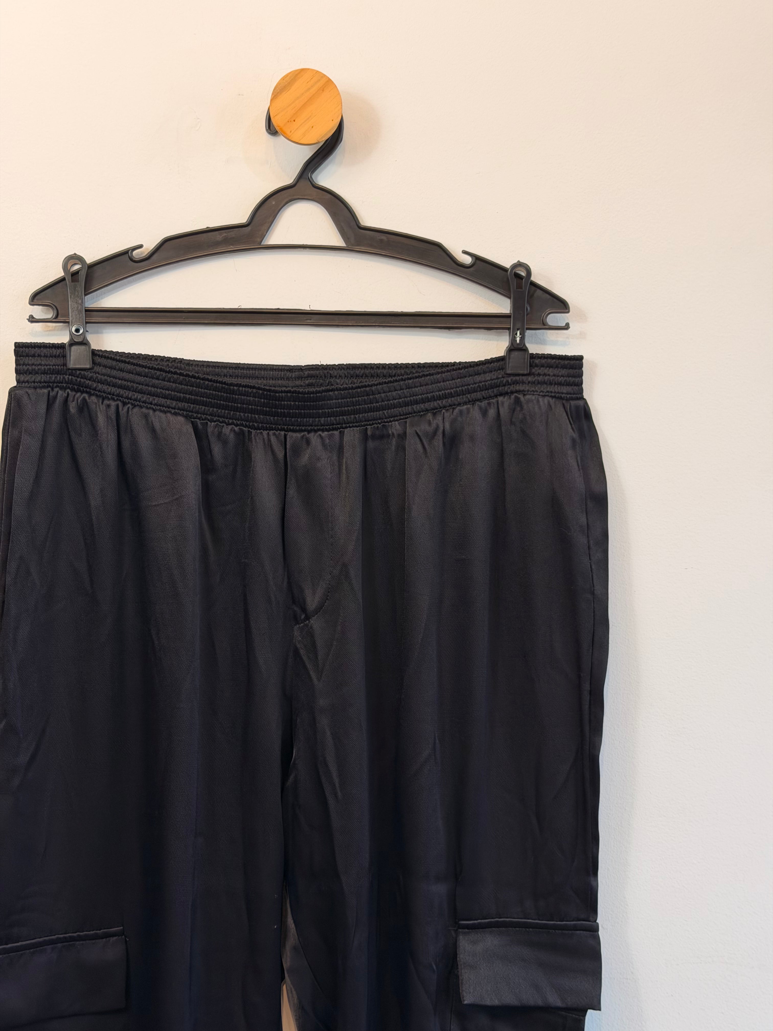 Calça Preta Forum