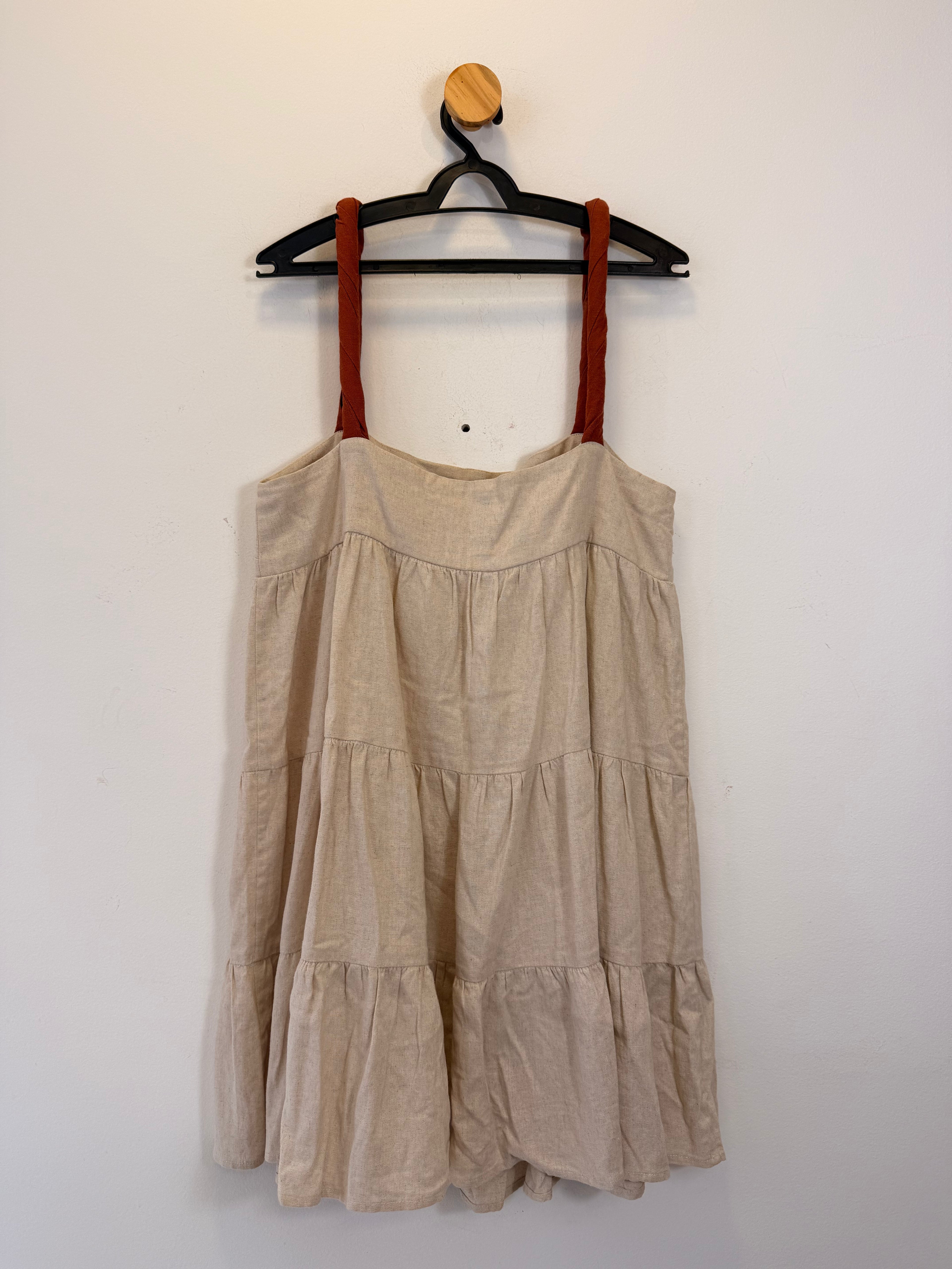 Vestido em Tom Cru Linho Açude