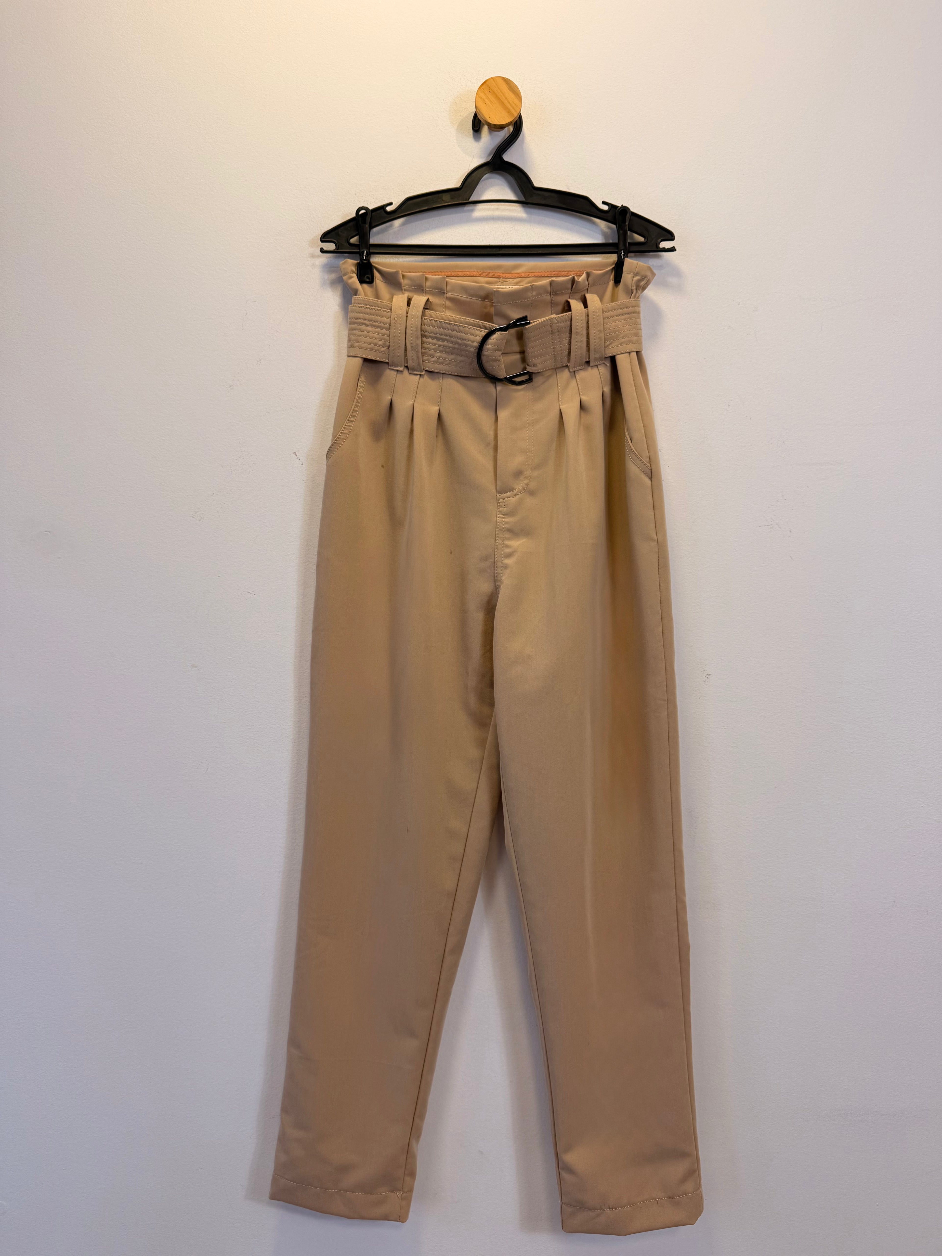 Calça Bege Chez Nous