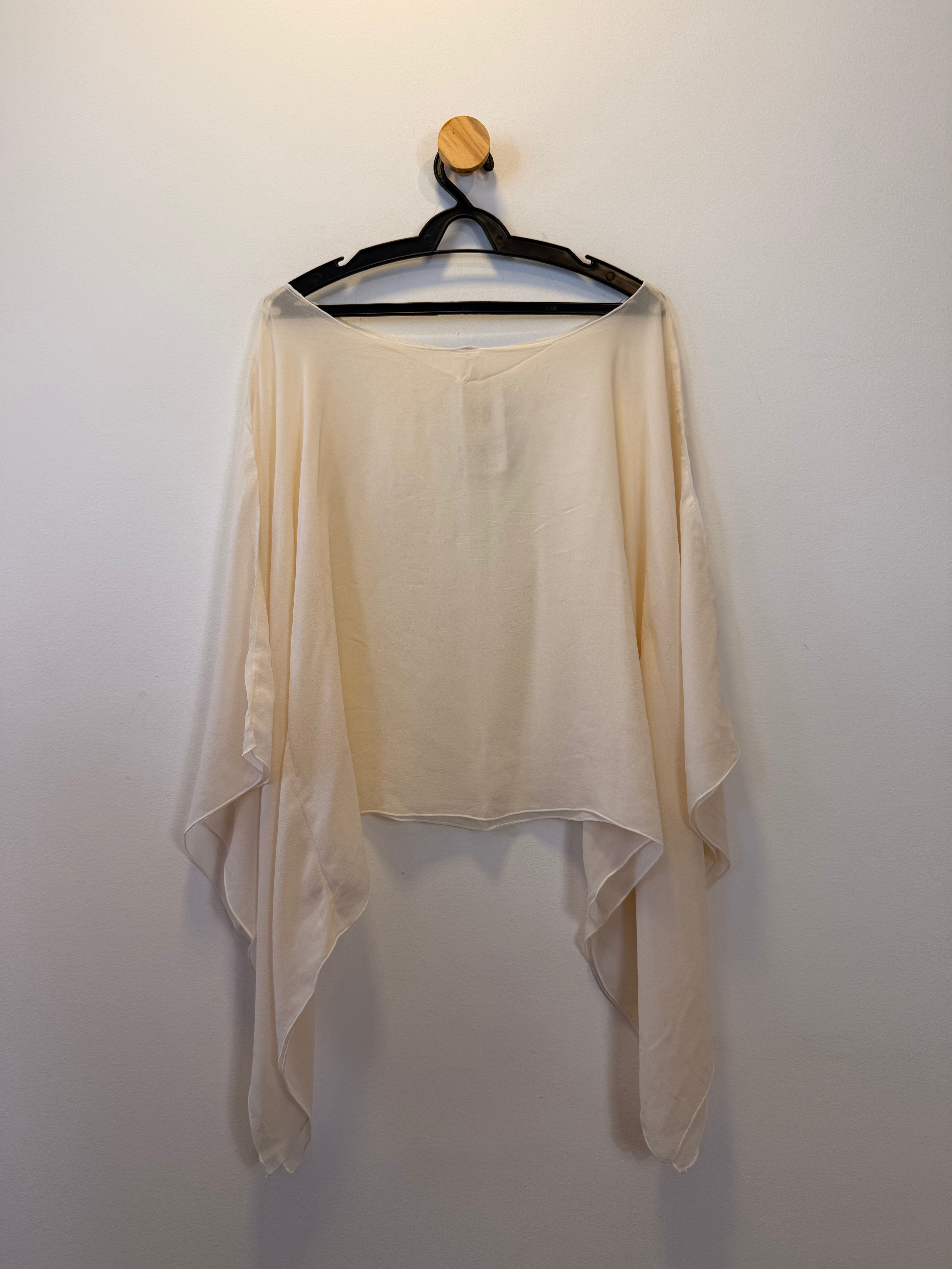 Blusa Off White Manga Alongada