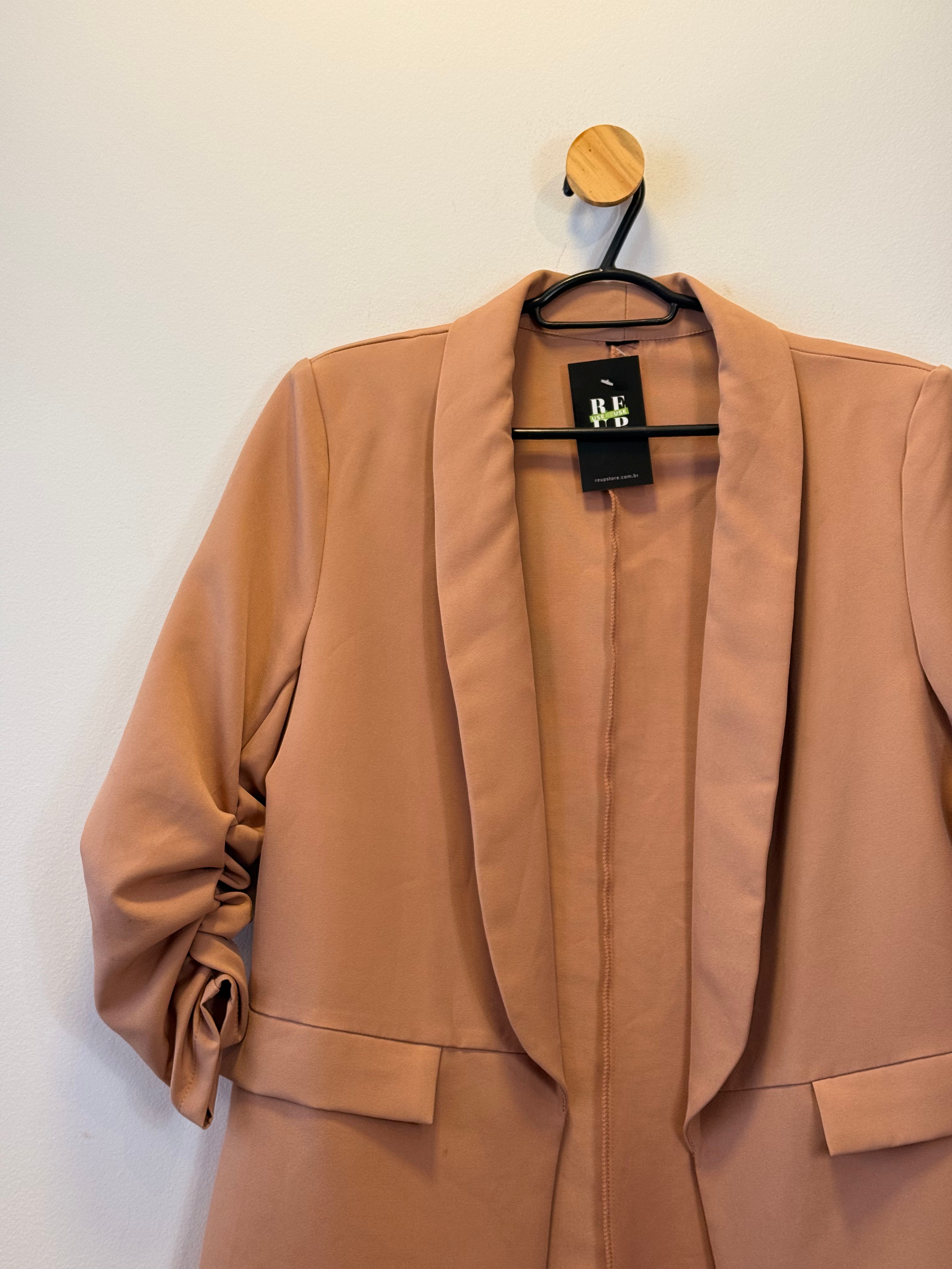 Blazer Alongado com Franzido nas Mangas