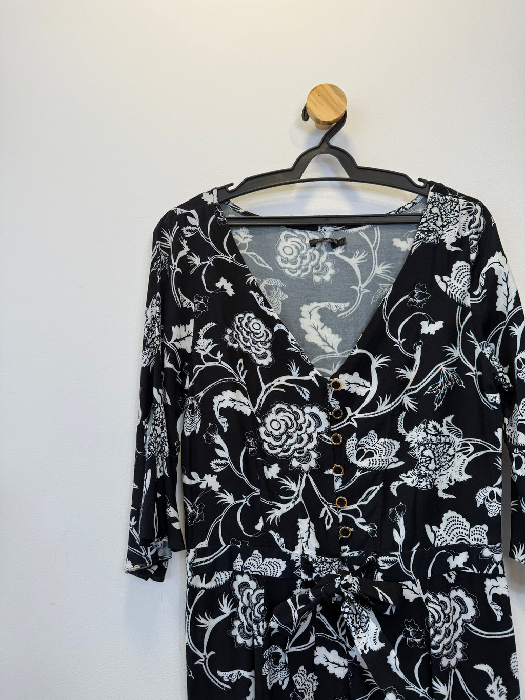 Macacão Floral Preto e Branco