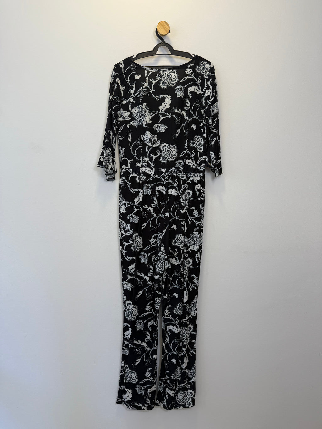 Macacão Floral Preto e Branco