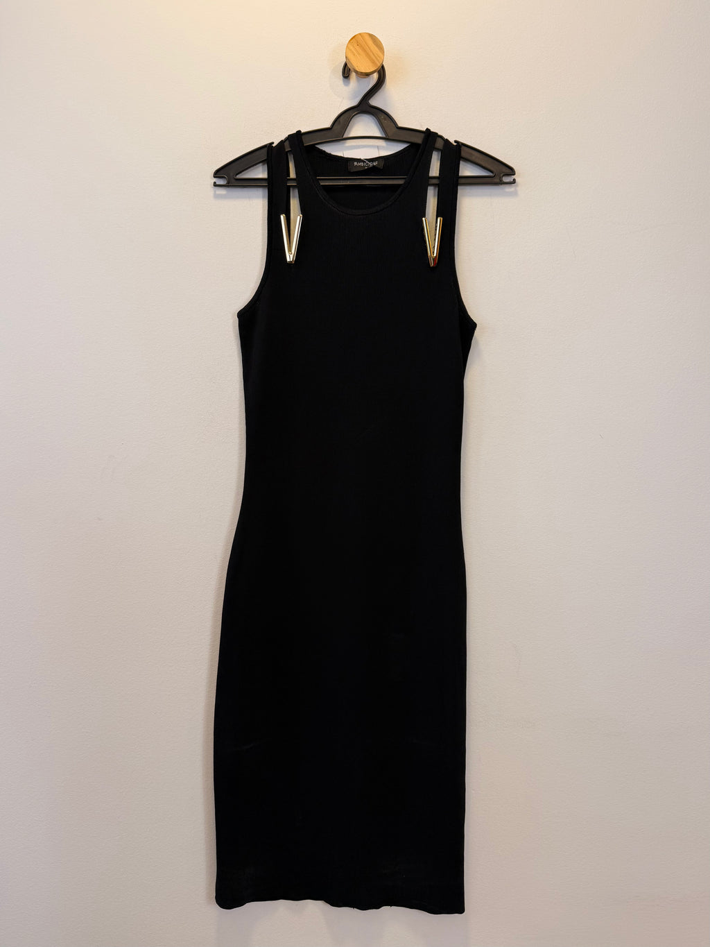 Vestido Preto Midi com Recortes