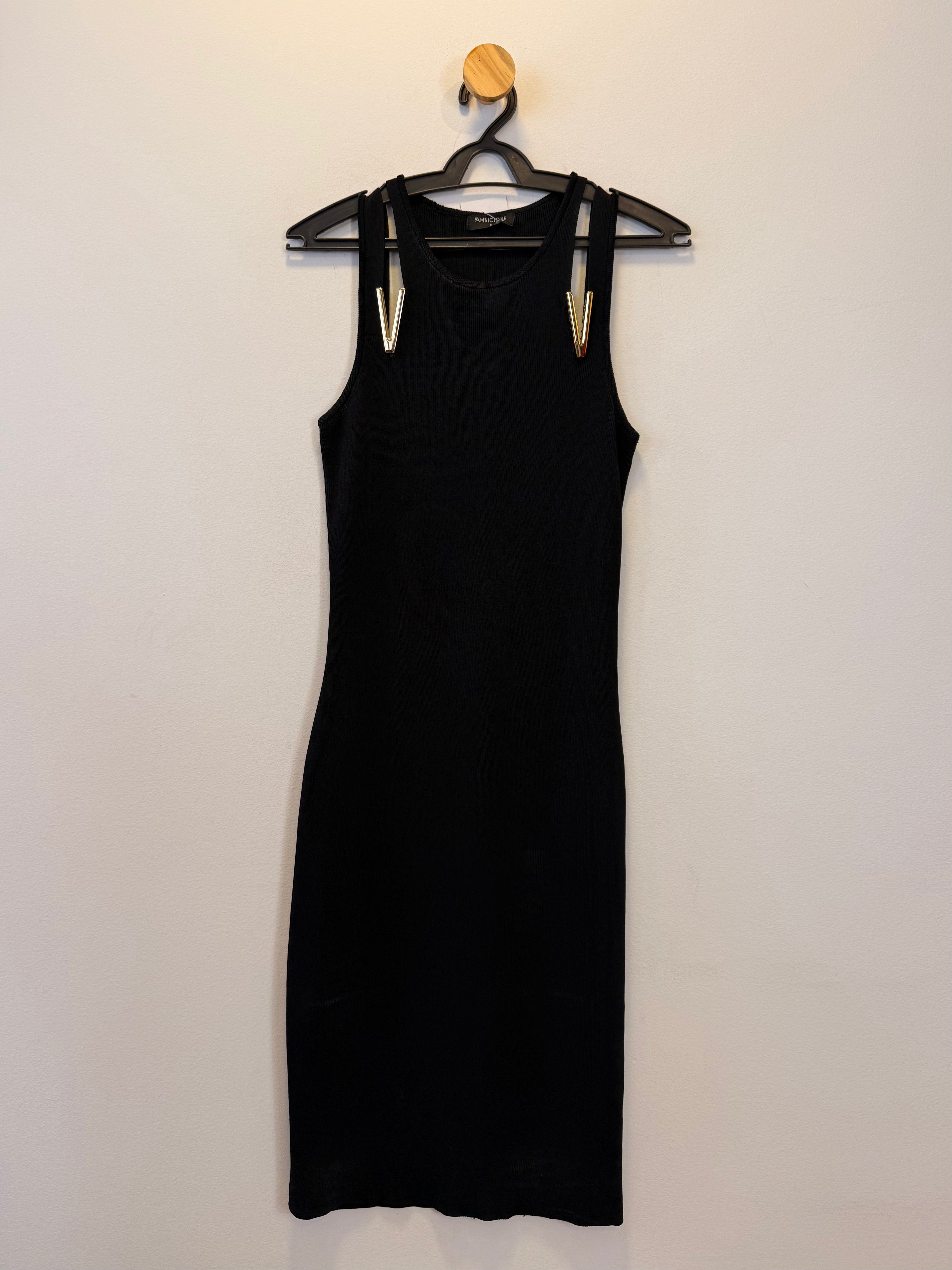 Vestido Preto Midi com Recortes