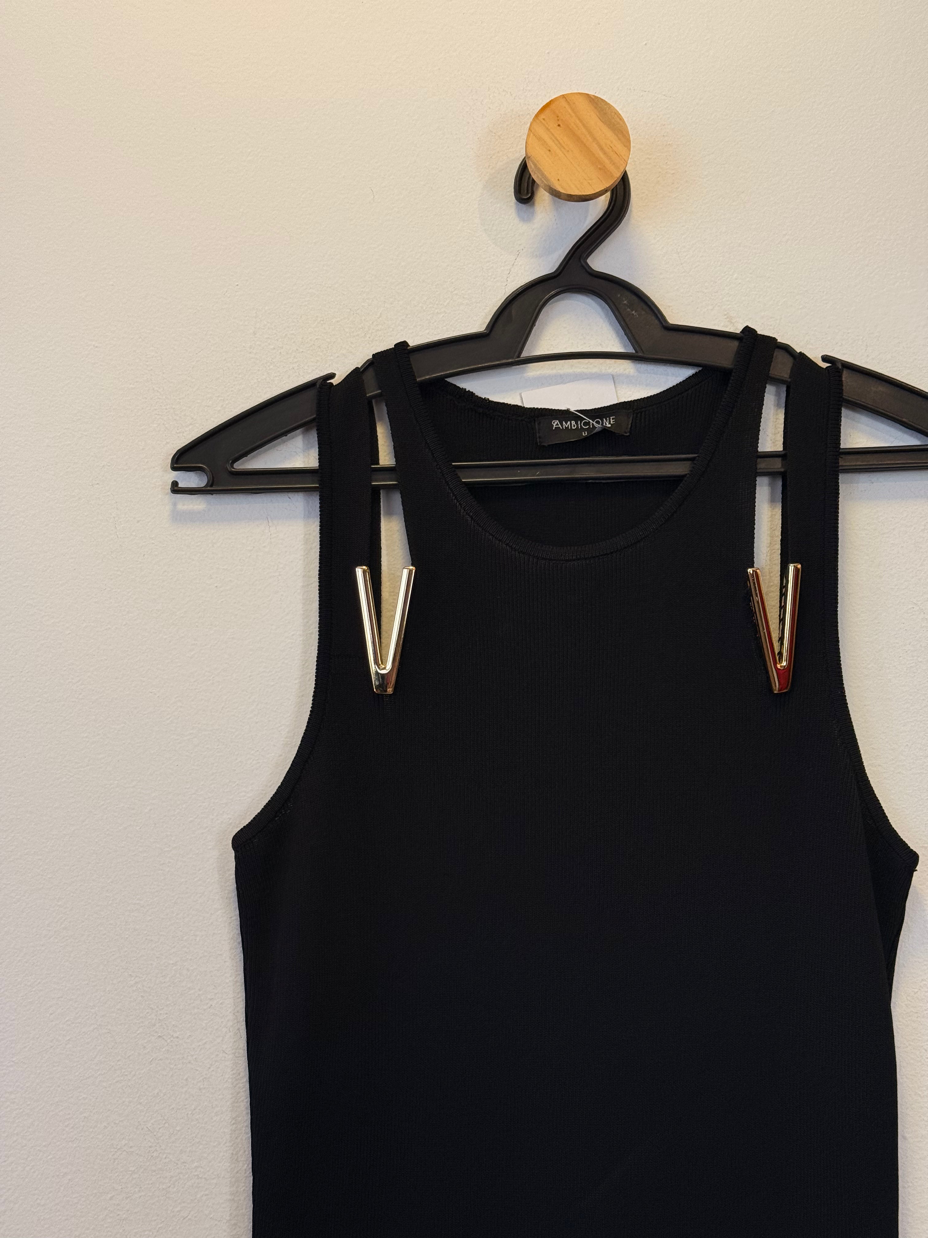 Vestido Preto Midi com Recortes