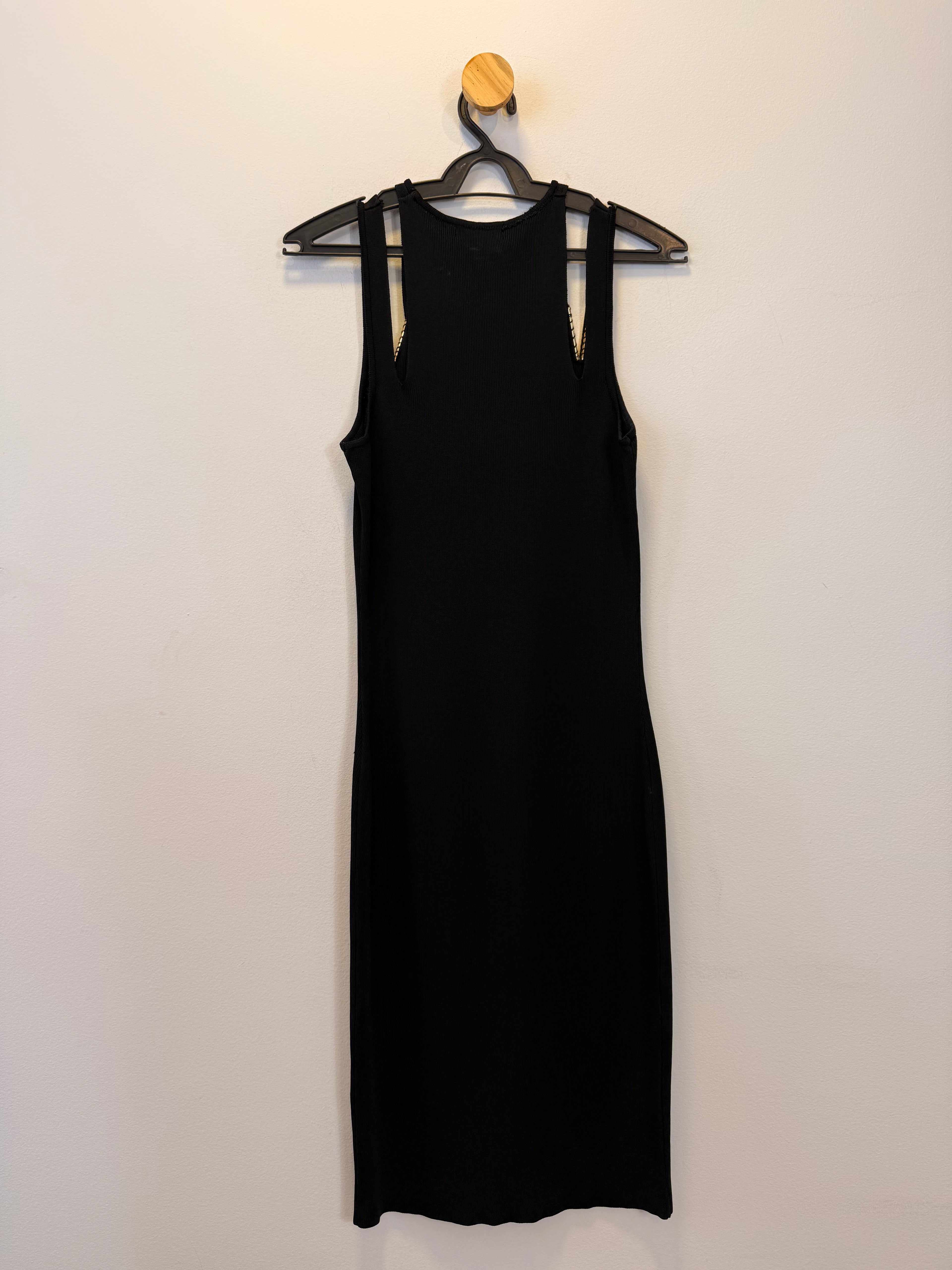 Vestido Preto Midi com Recortes