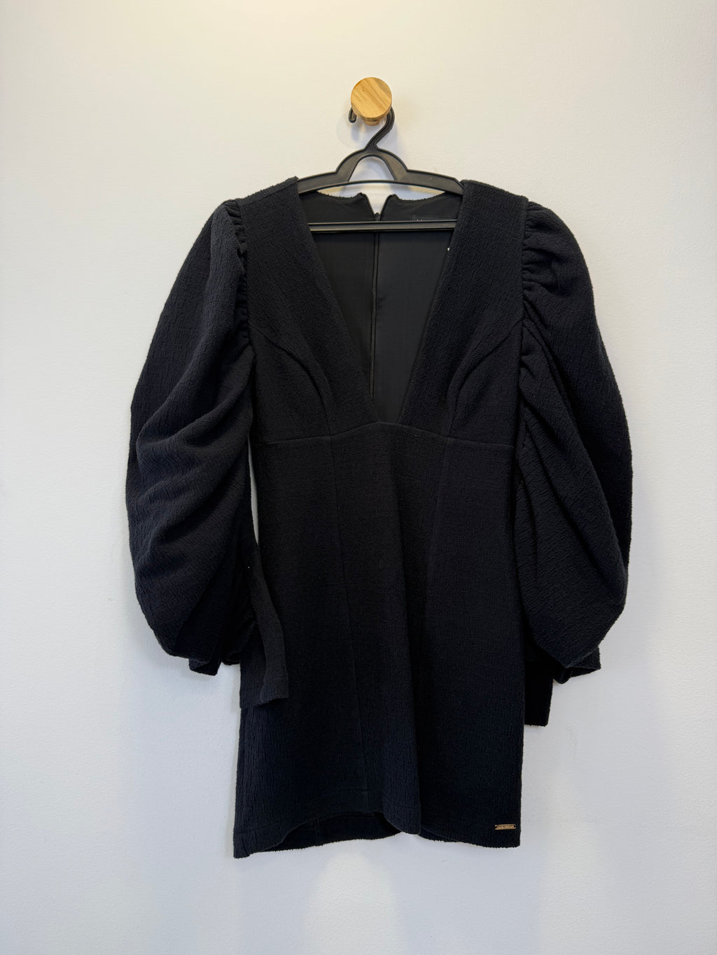 Vestido Preto Manga Volumosa