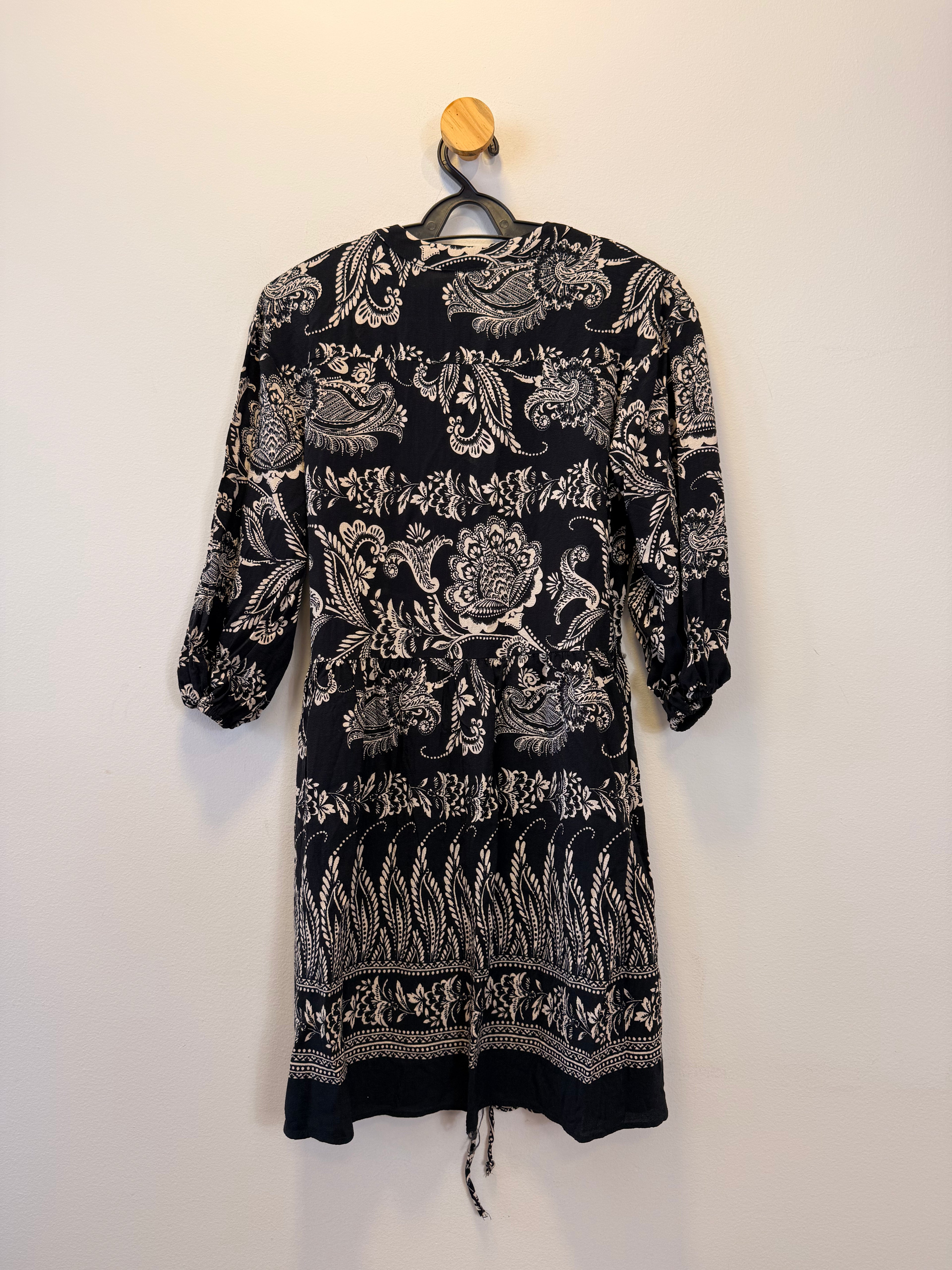 Vestido Curto Preto Estampado