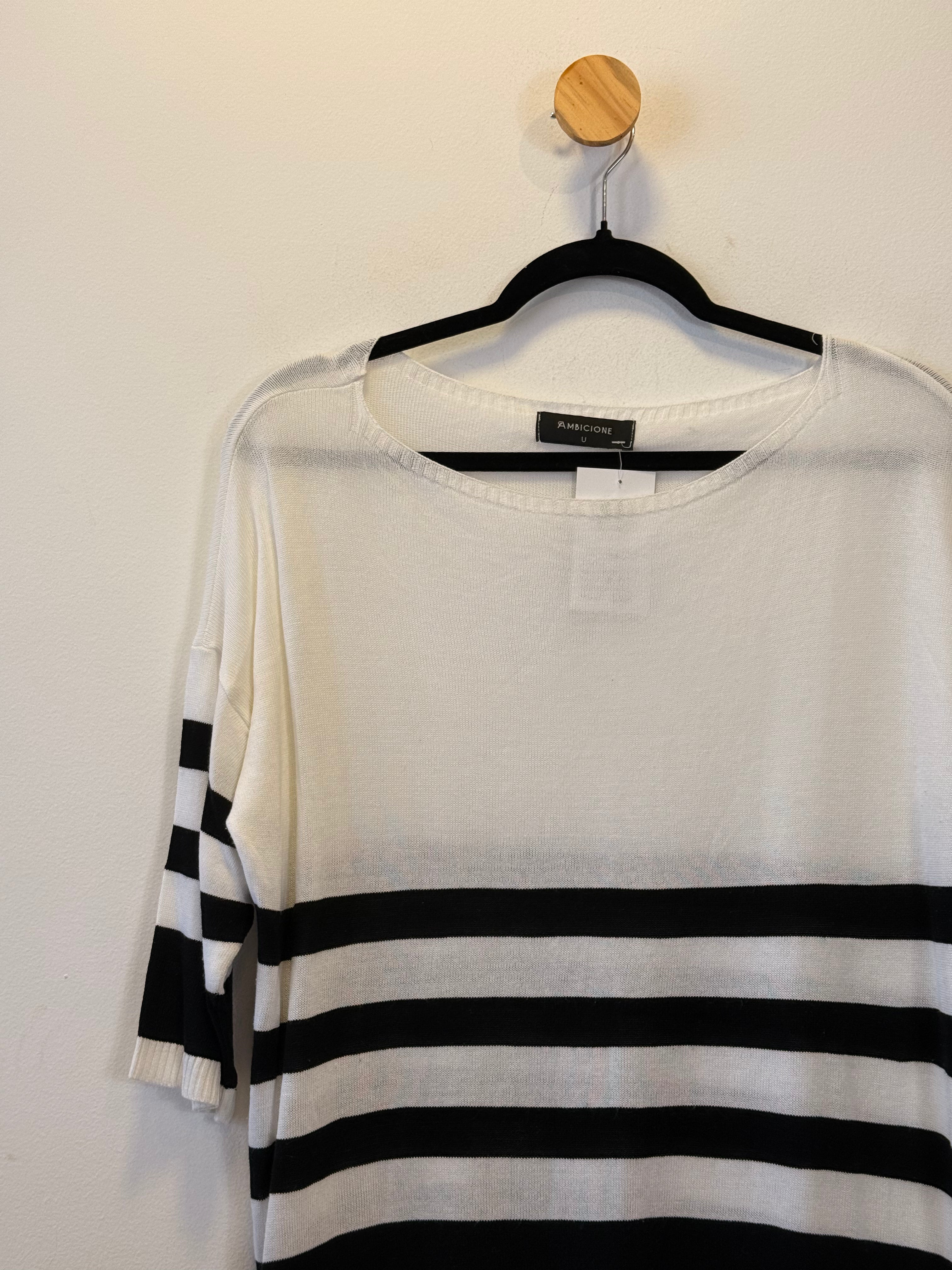 Blusa de Malha Branca com Listras
