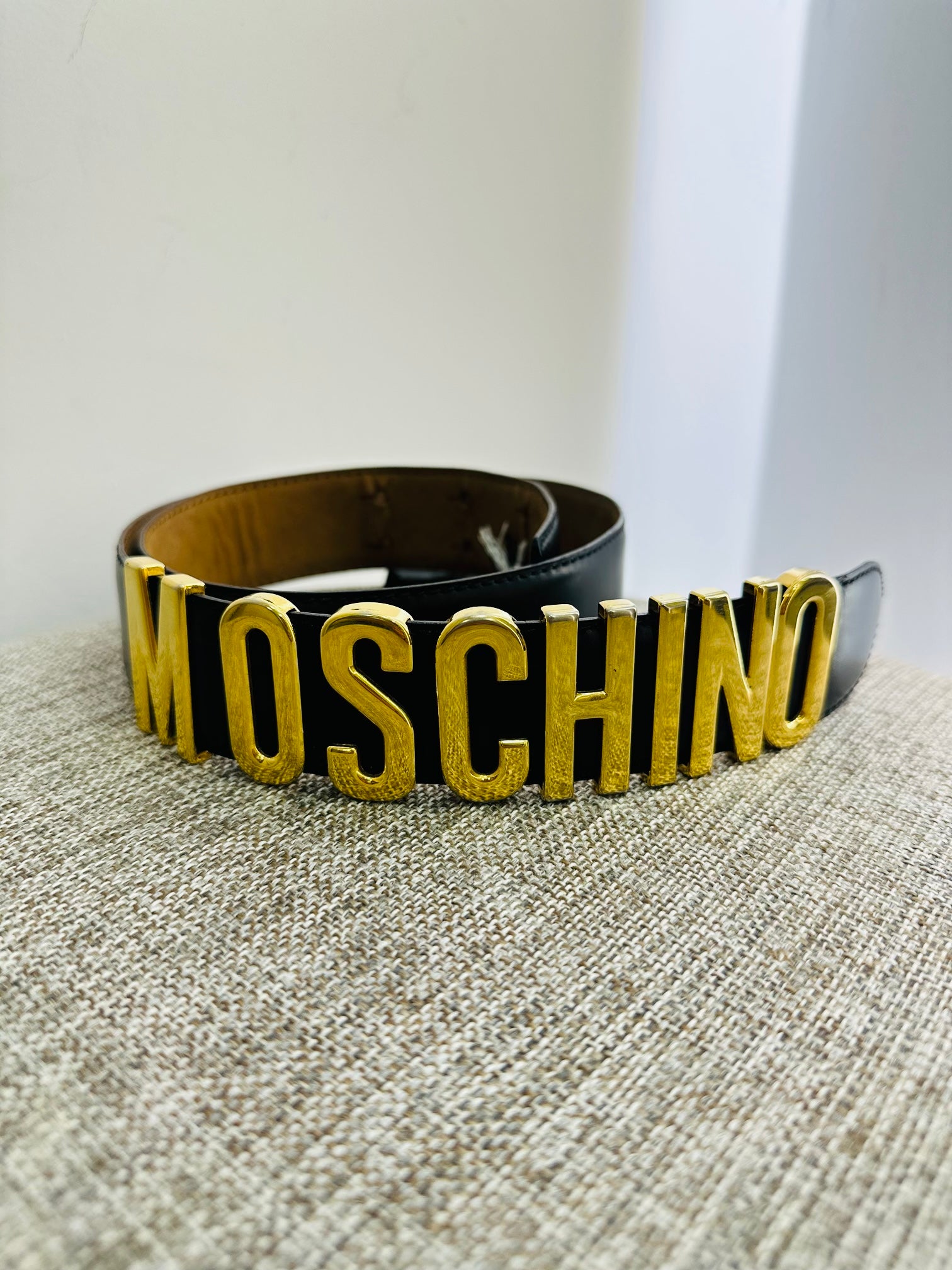 Cinto em Couro Moschino