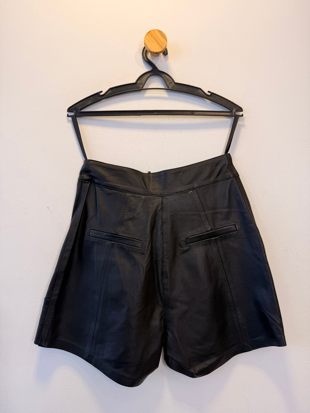 Short de Couro Preto FIG