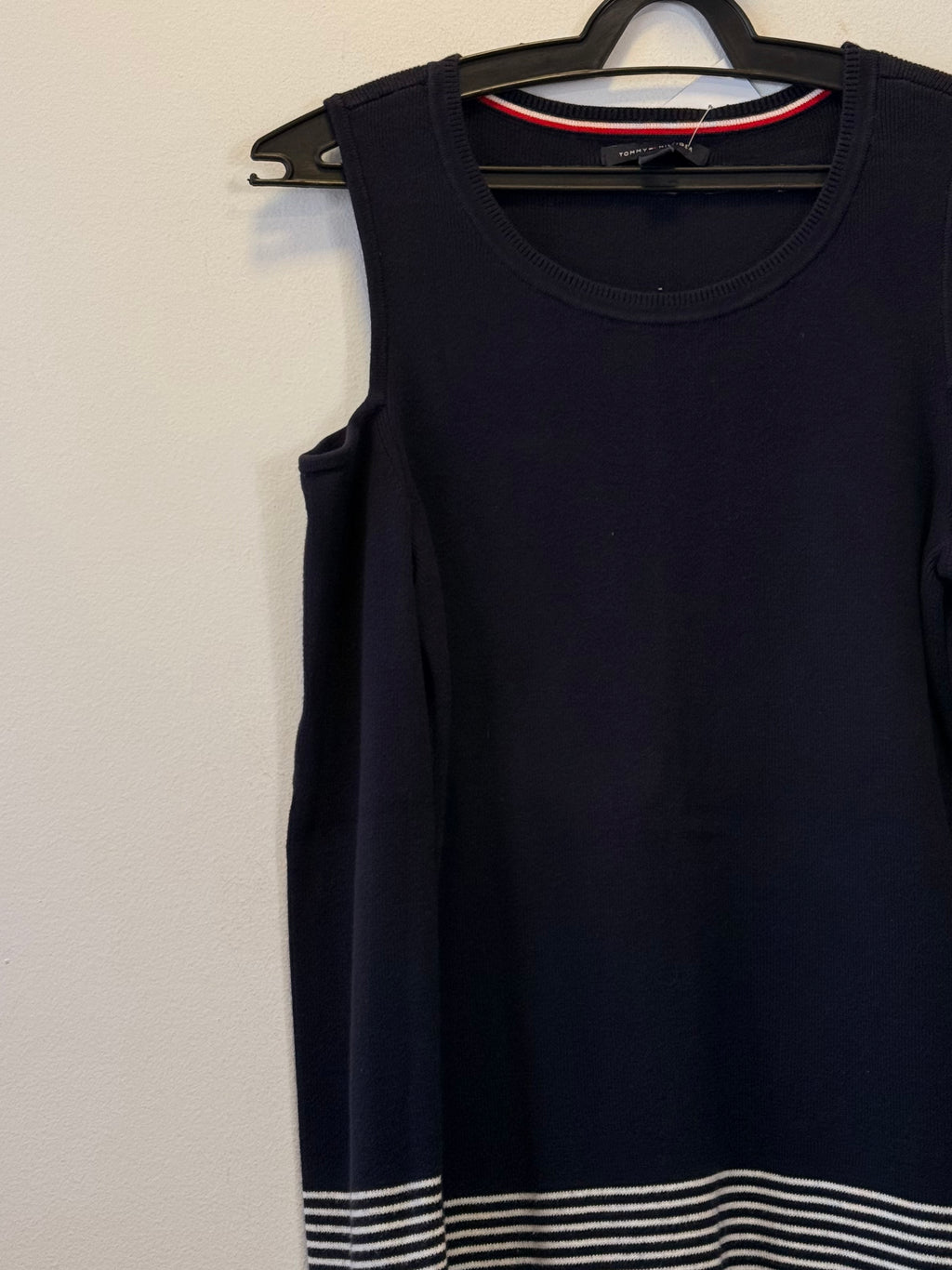 Blusa Azul Marinho de Malha Com Recorte na Manga