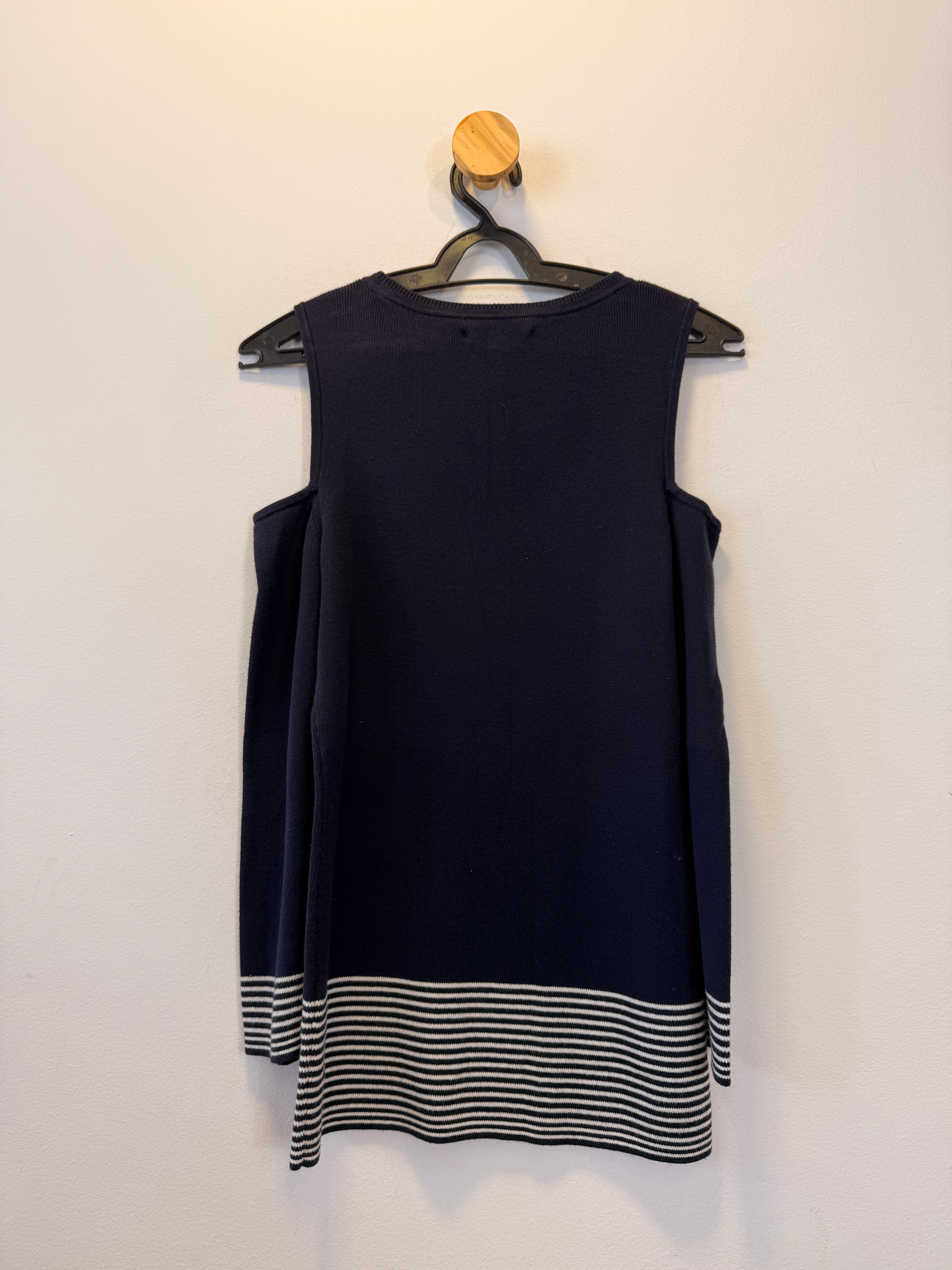 Blusa Azul Marinho de Malha Com Recorte na Manga