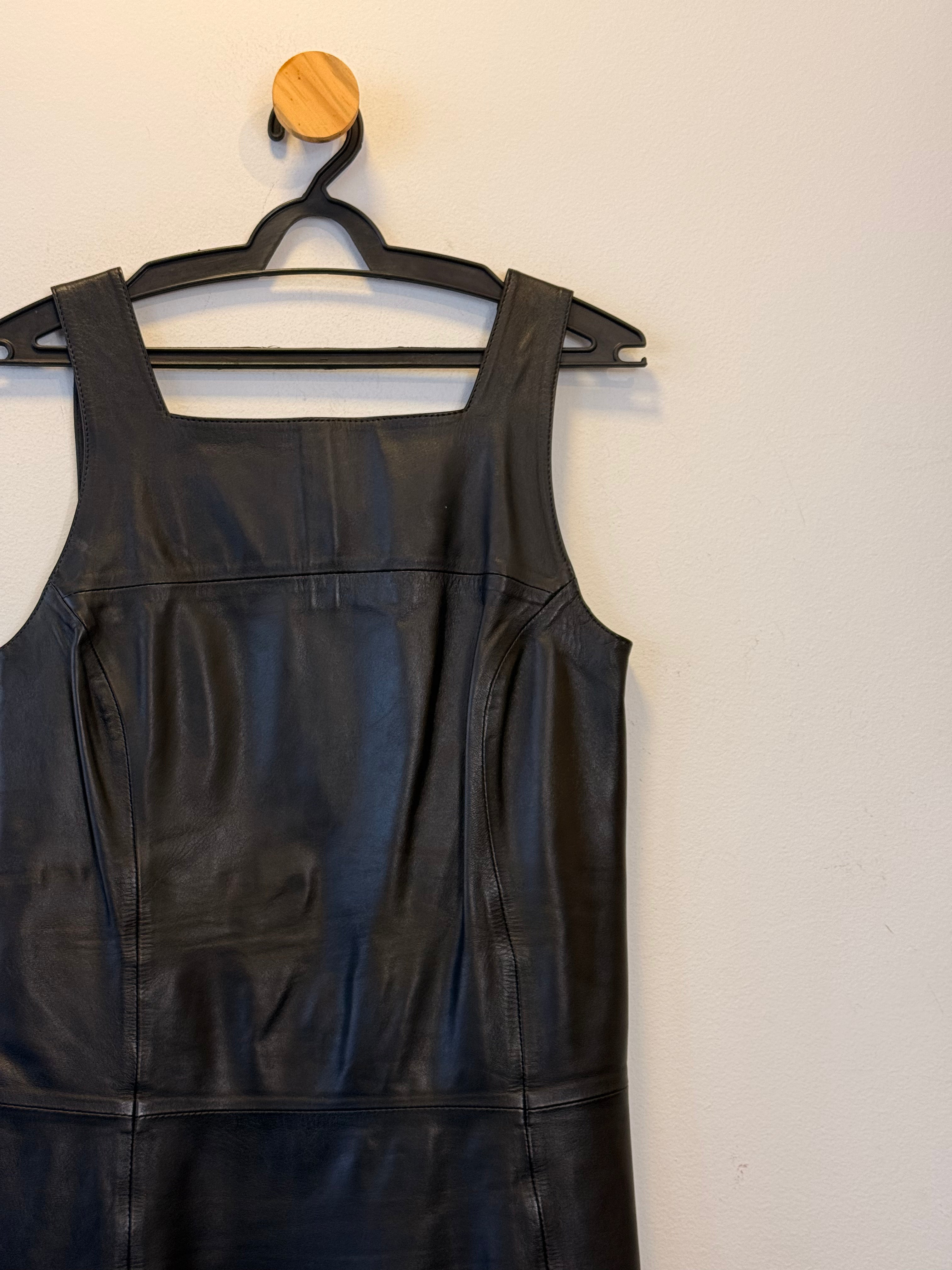 Vestido Preto Couro Suellen Ribeiro