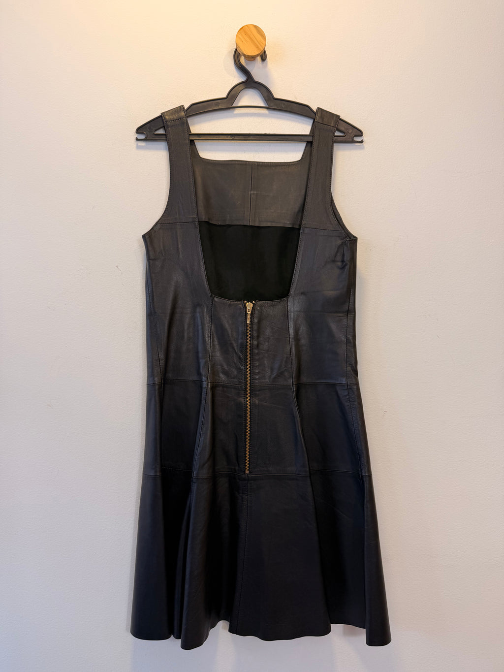 Vestido Preto Couro Suellen Ribeiro