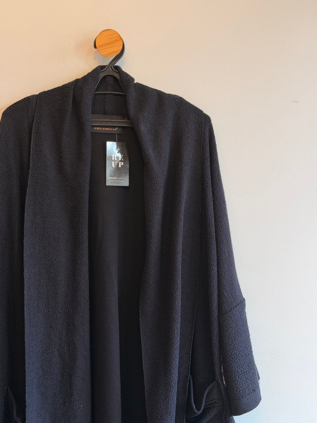 Cardigan Preto Borda Barroca