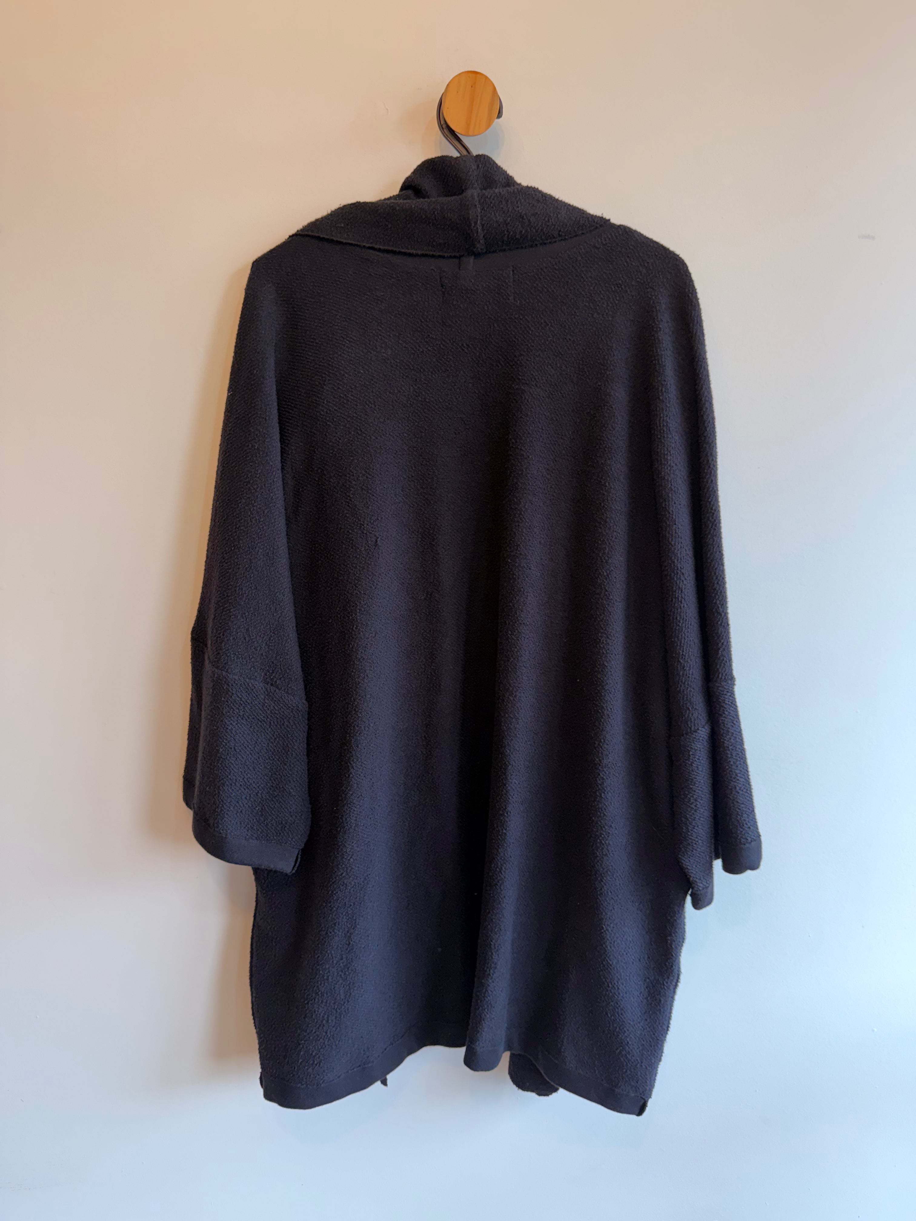 Cardigan Preto Borda Barroca