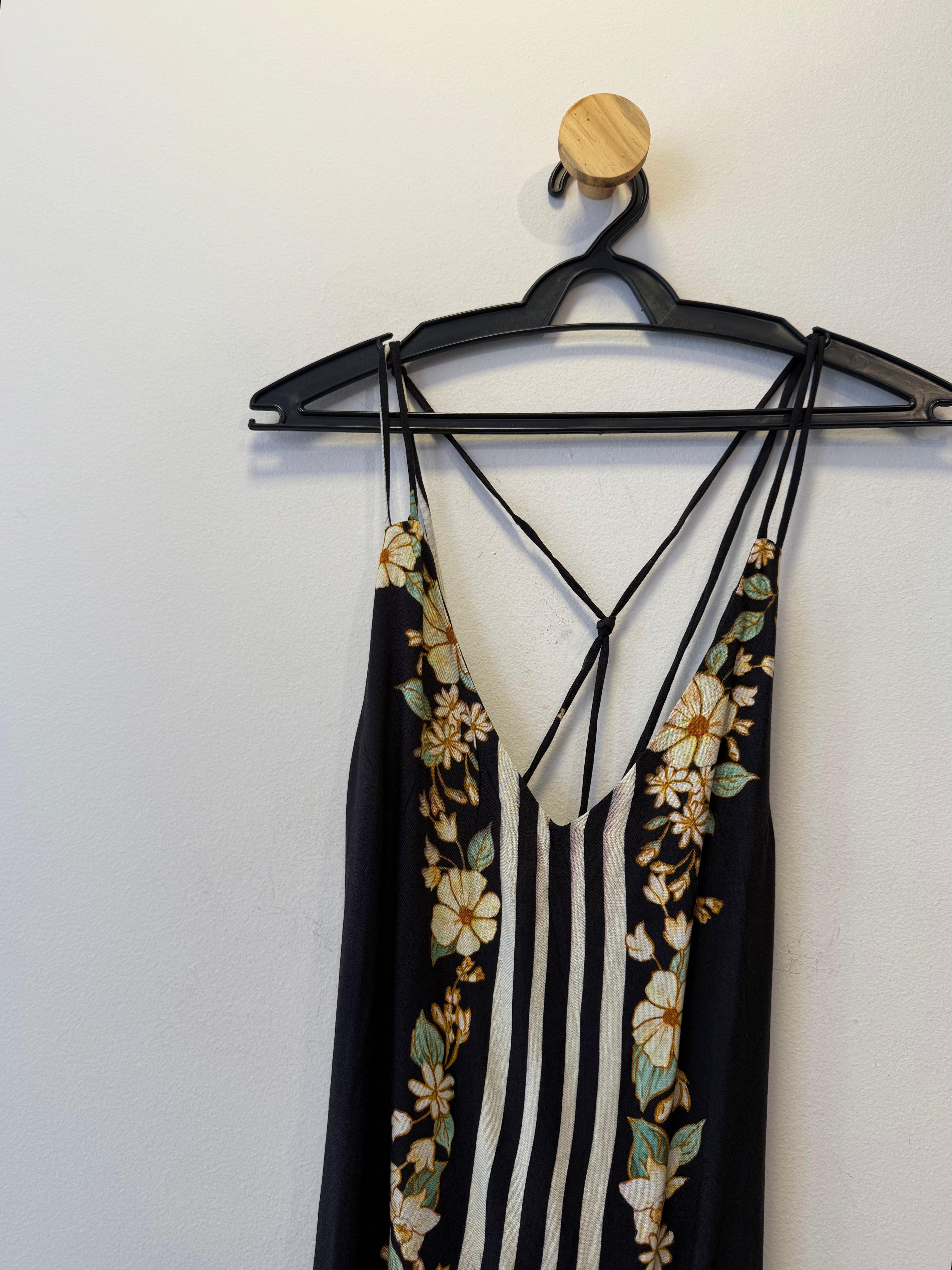 Vestido Preto Floral Branco
