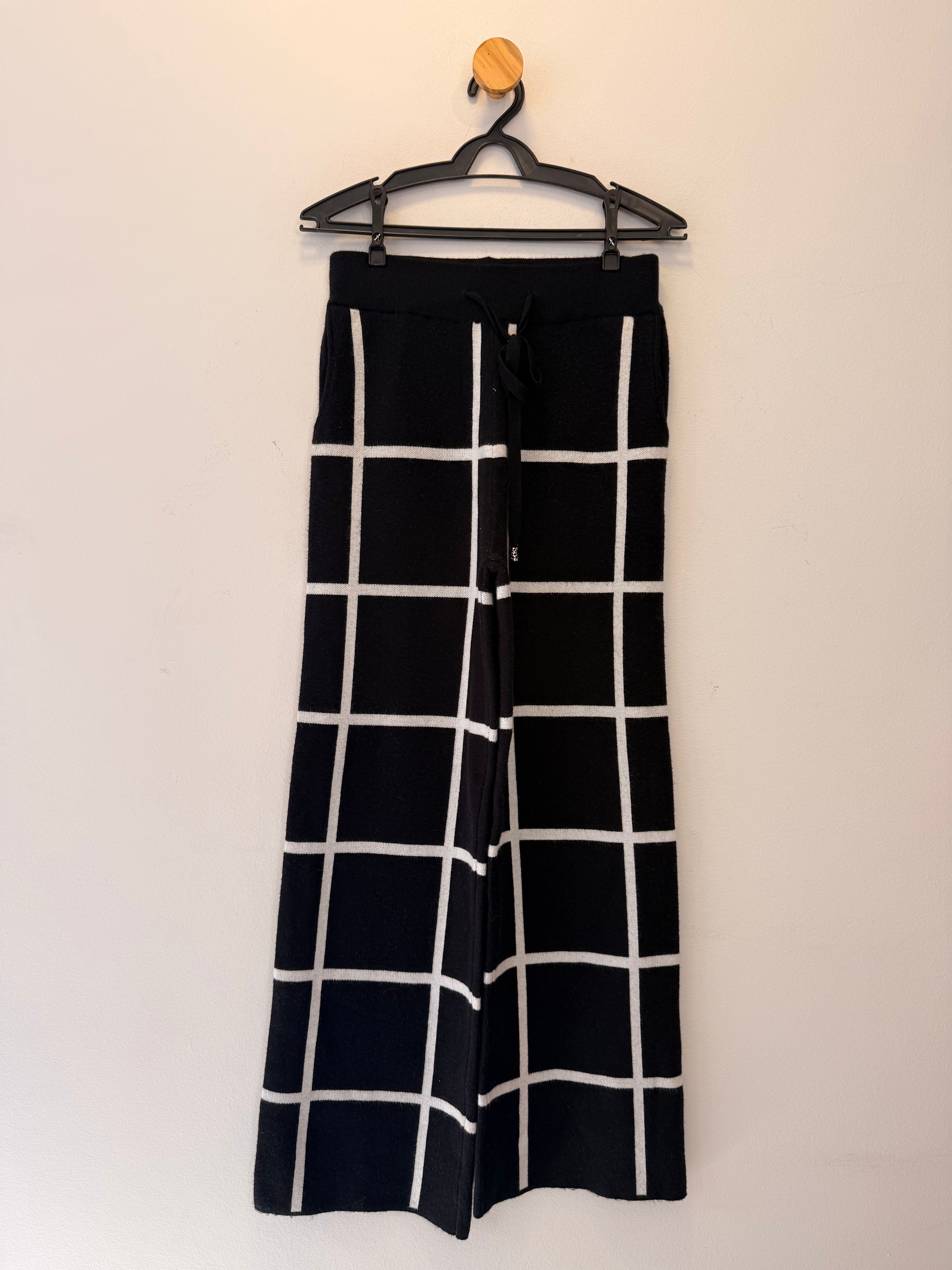 calça quadriculada em malha