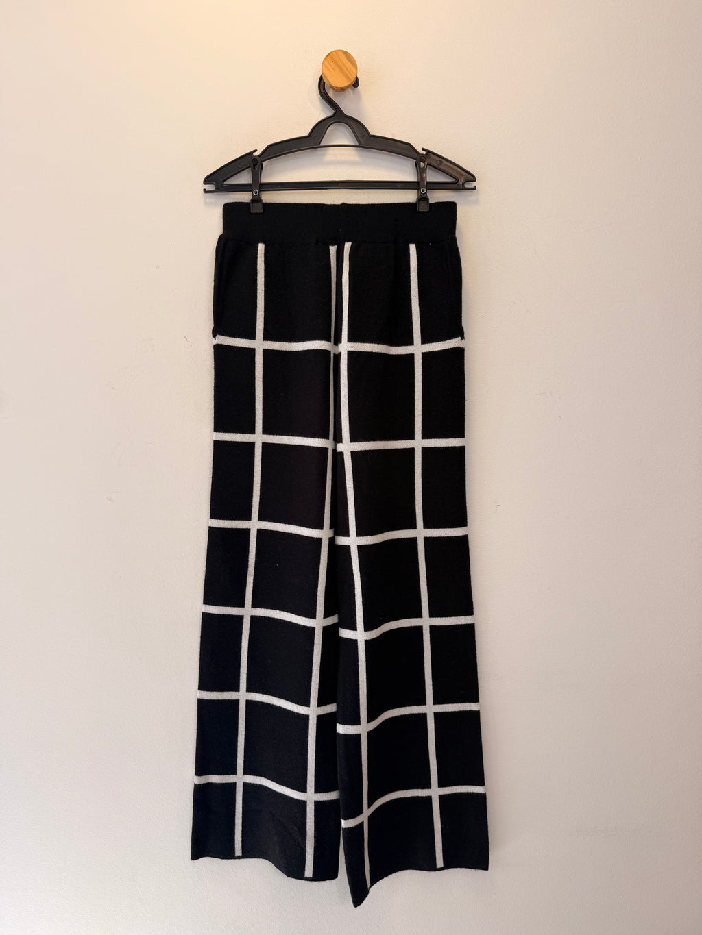 calça quadriculada em malha