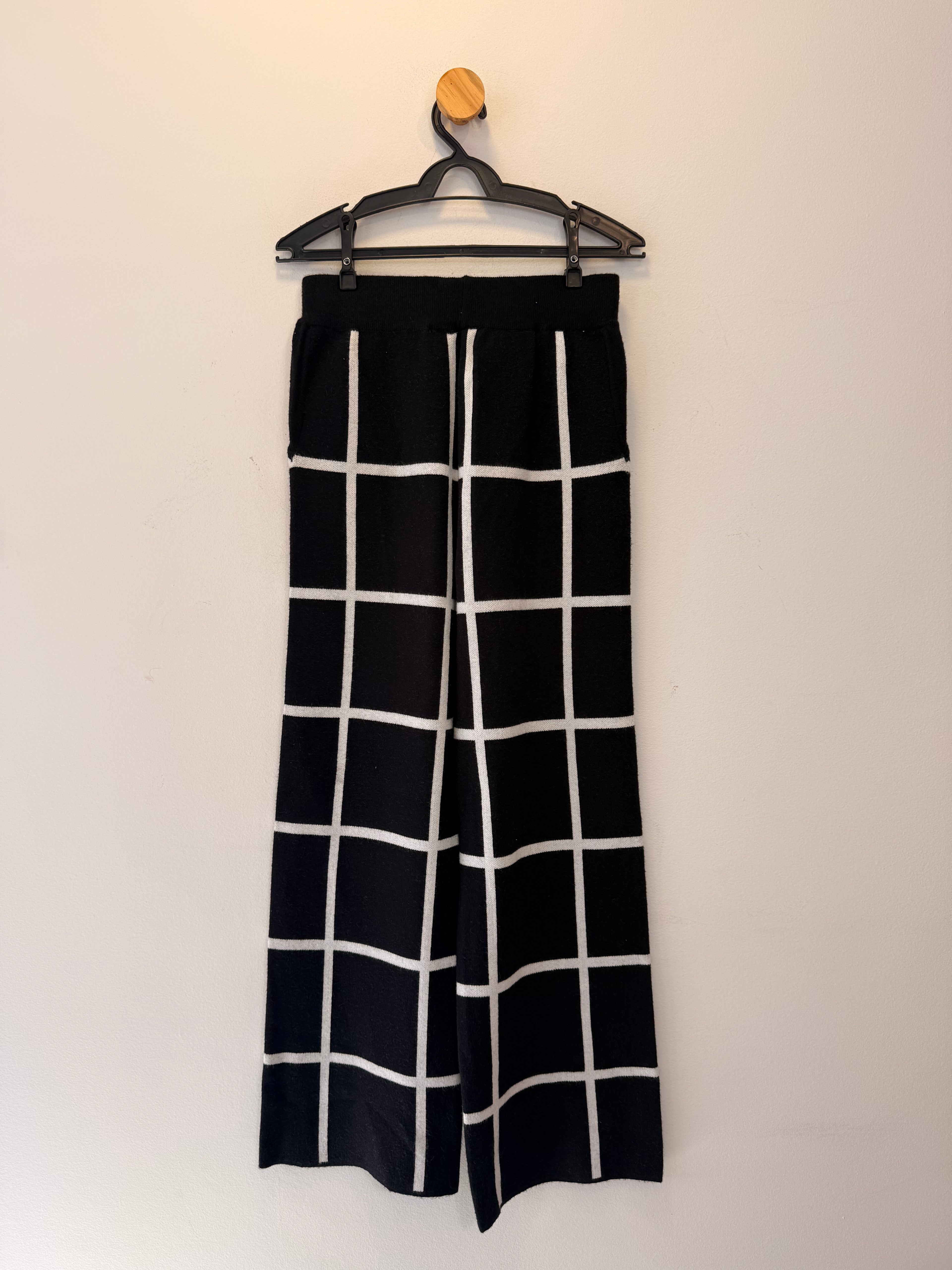 calça quadriculada em malha