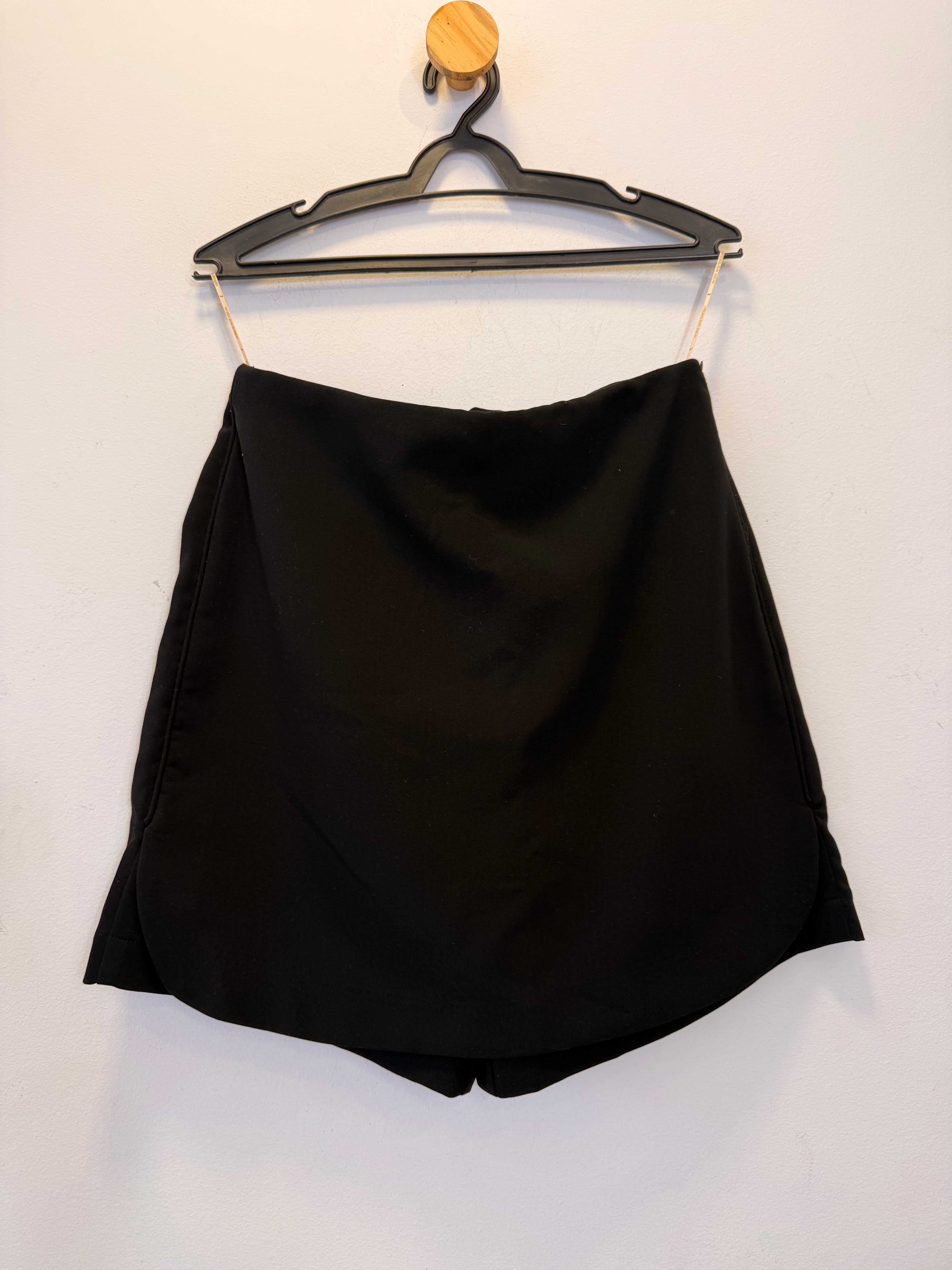 Short saia Preto Shoulder