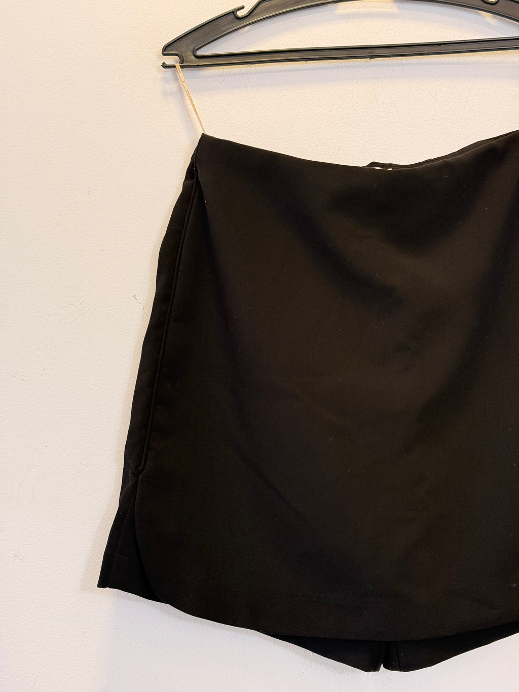 Short saia Preto Shoulder