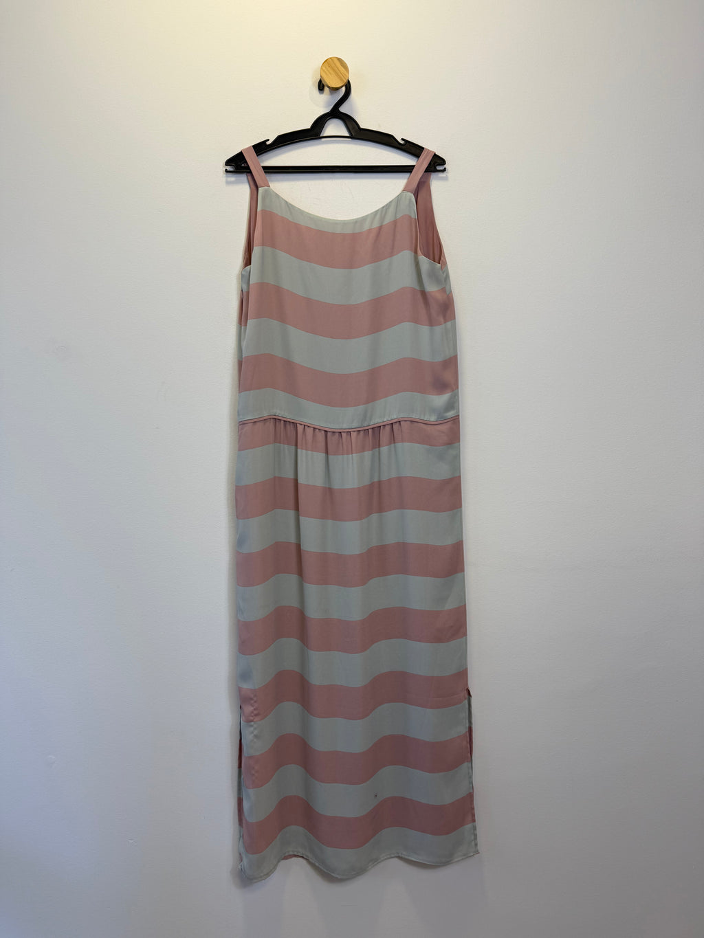 Vestido Midi Listrado Rosa e Branco