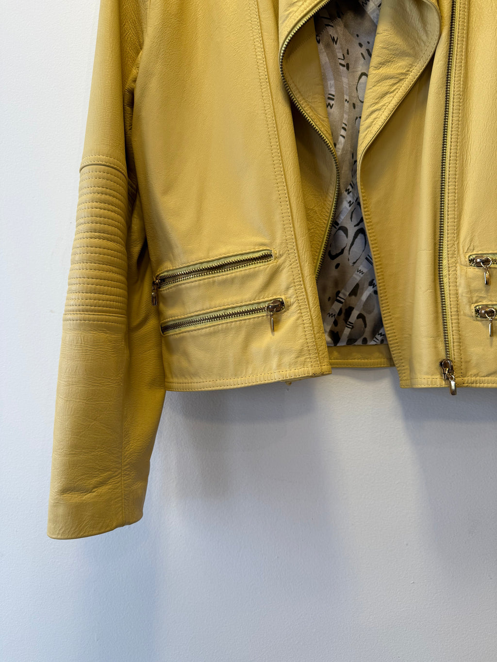 Jaqueta Biker em Couro Amarelo