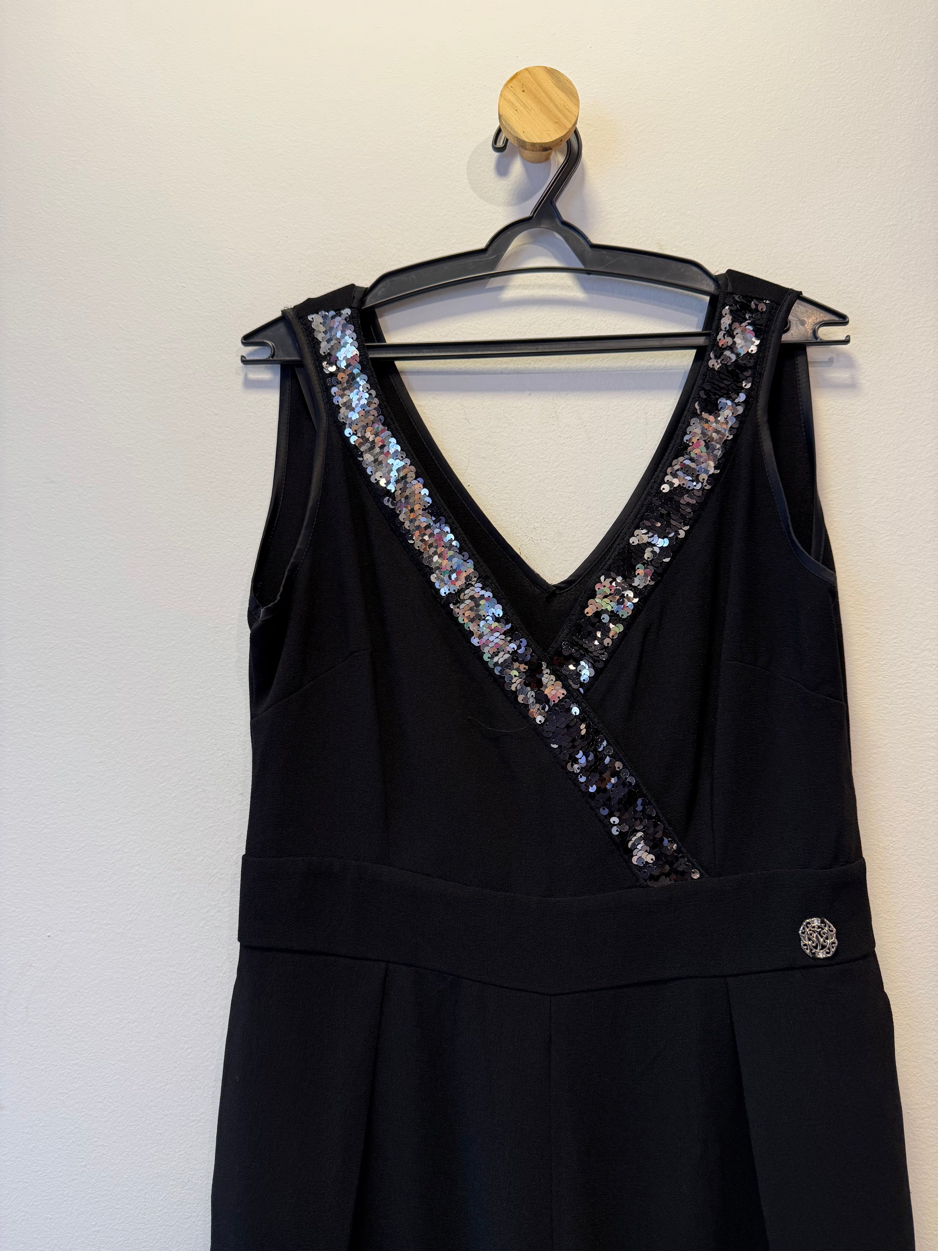 Vestido Longo Preto Decote em Paête