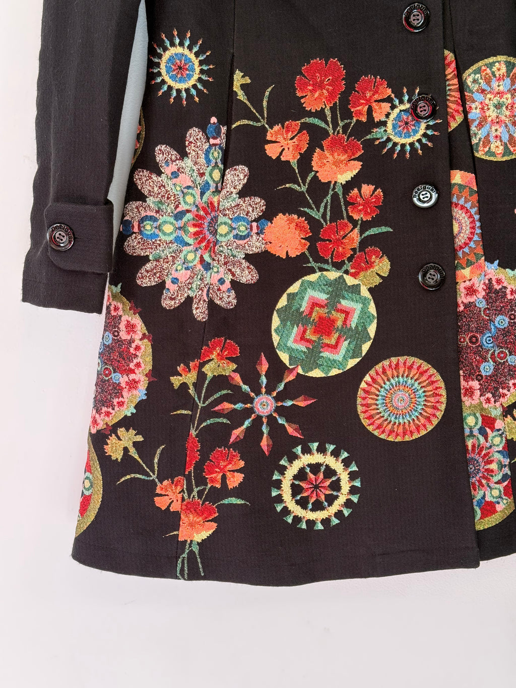 Casaco Preto com Flores Desigual