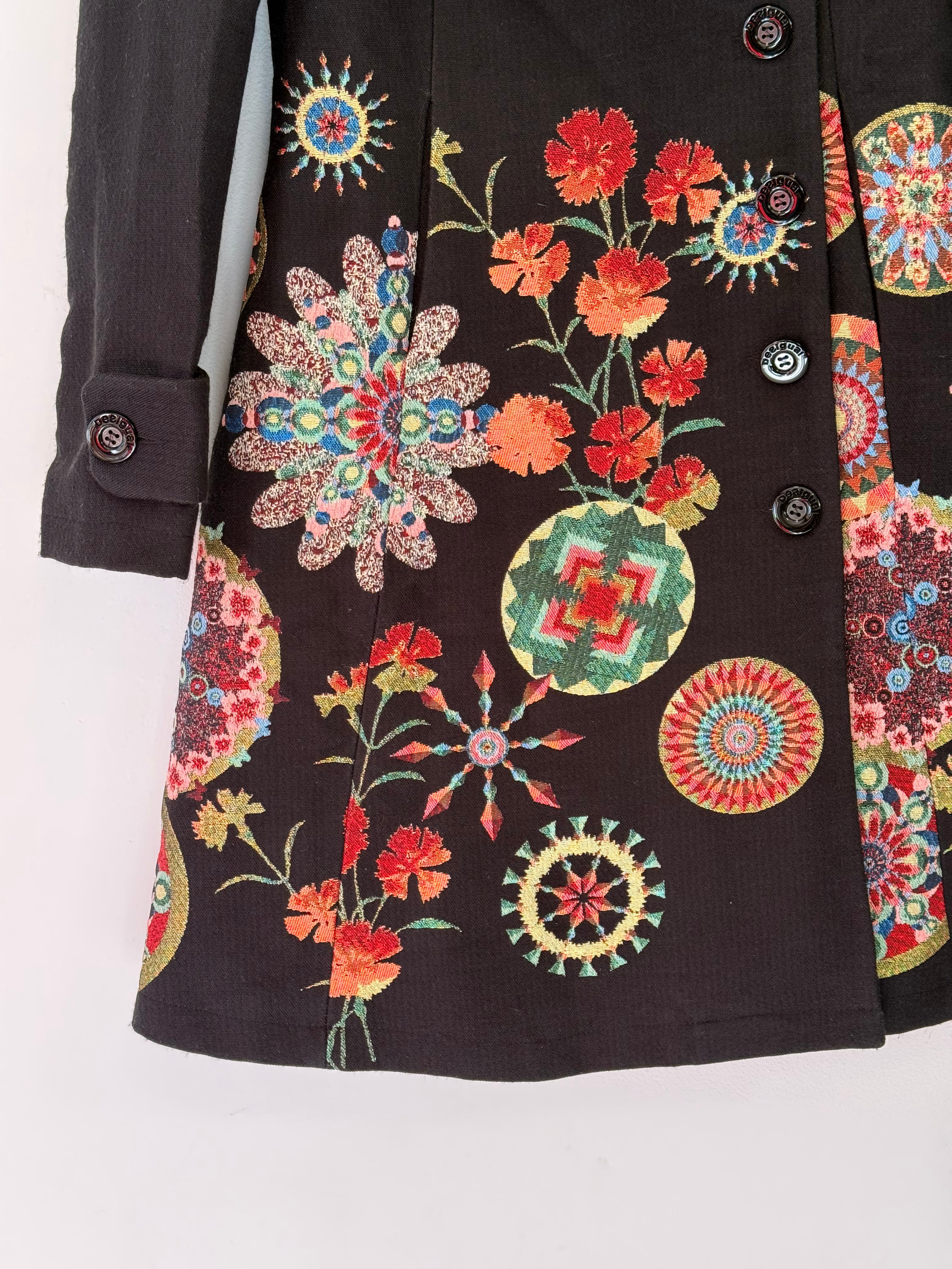 Casaco Preto com Flores Desigual