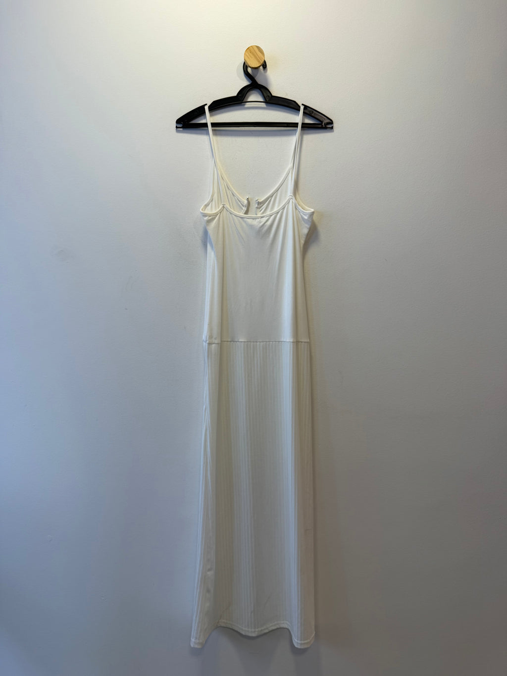 Vestido Branco Decote Metal Orgânico