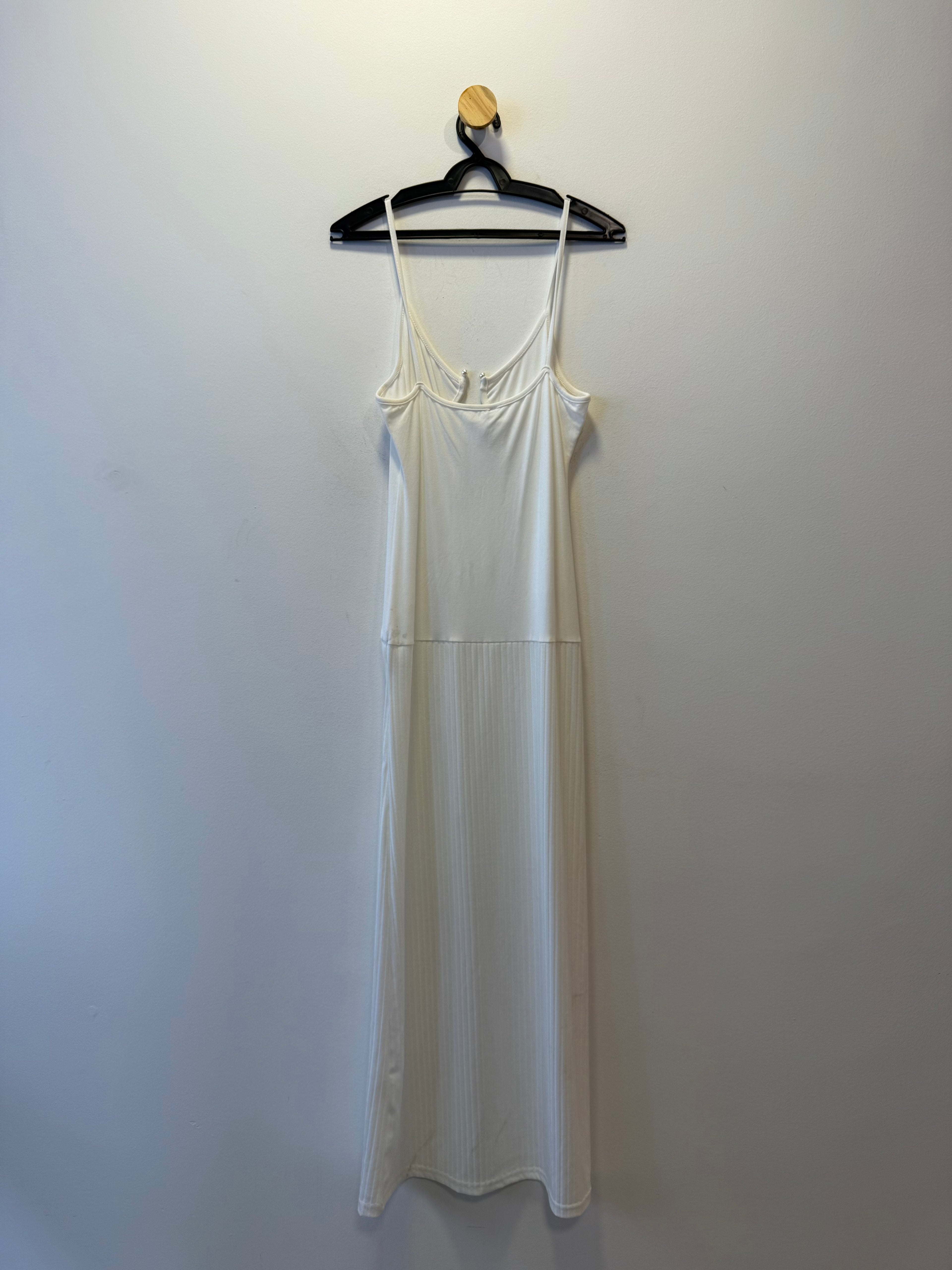 Vestido Branco Decote Metal Orgânico