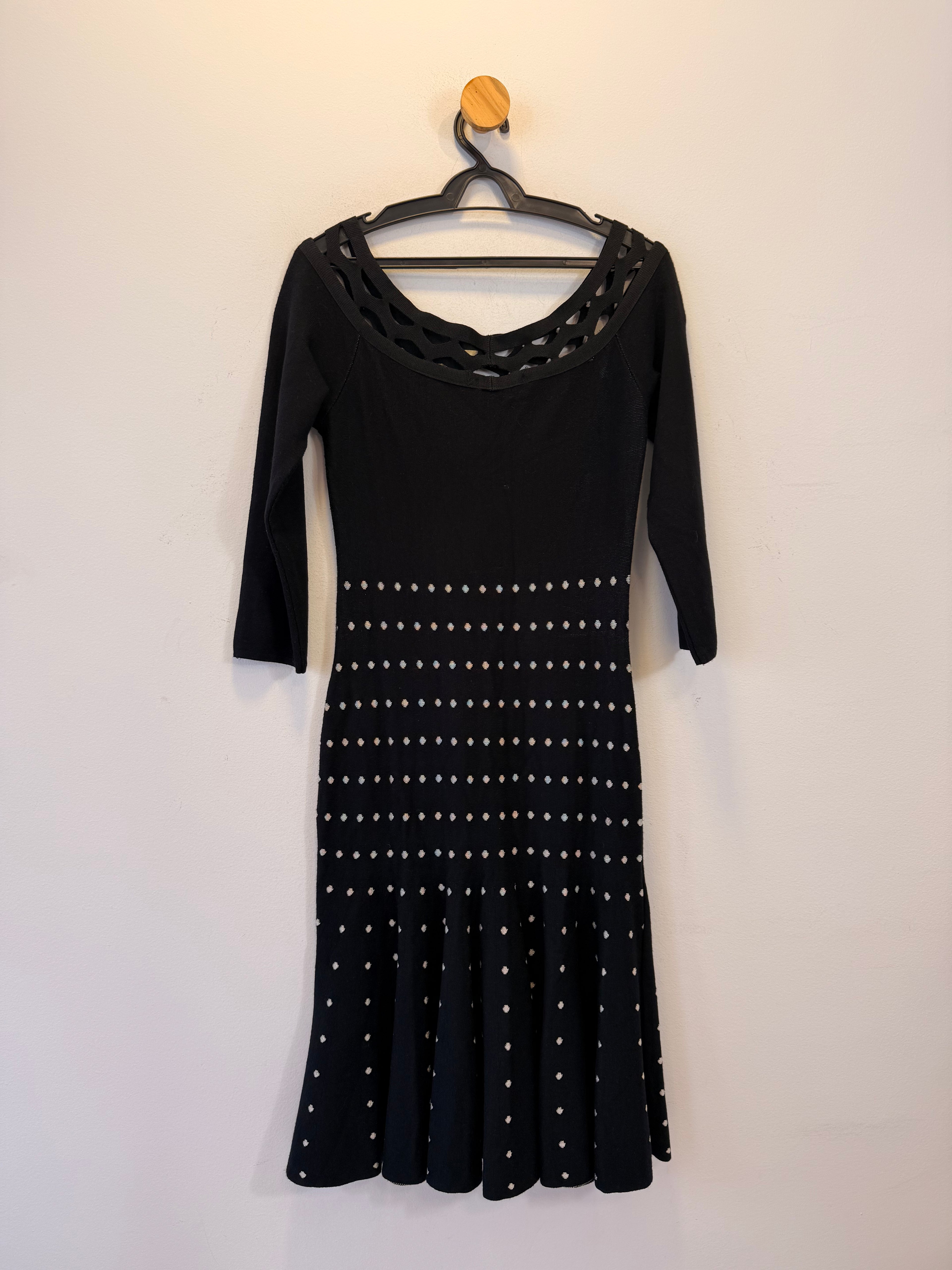 Vestido Preto em Tricot Max Maria