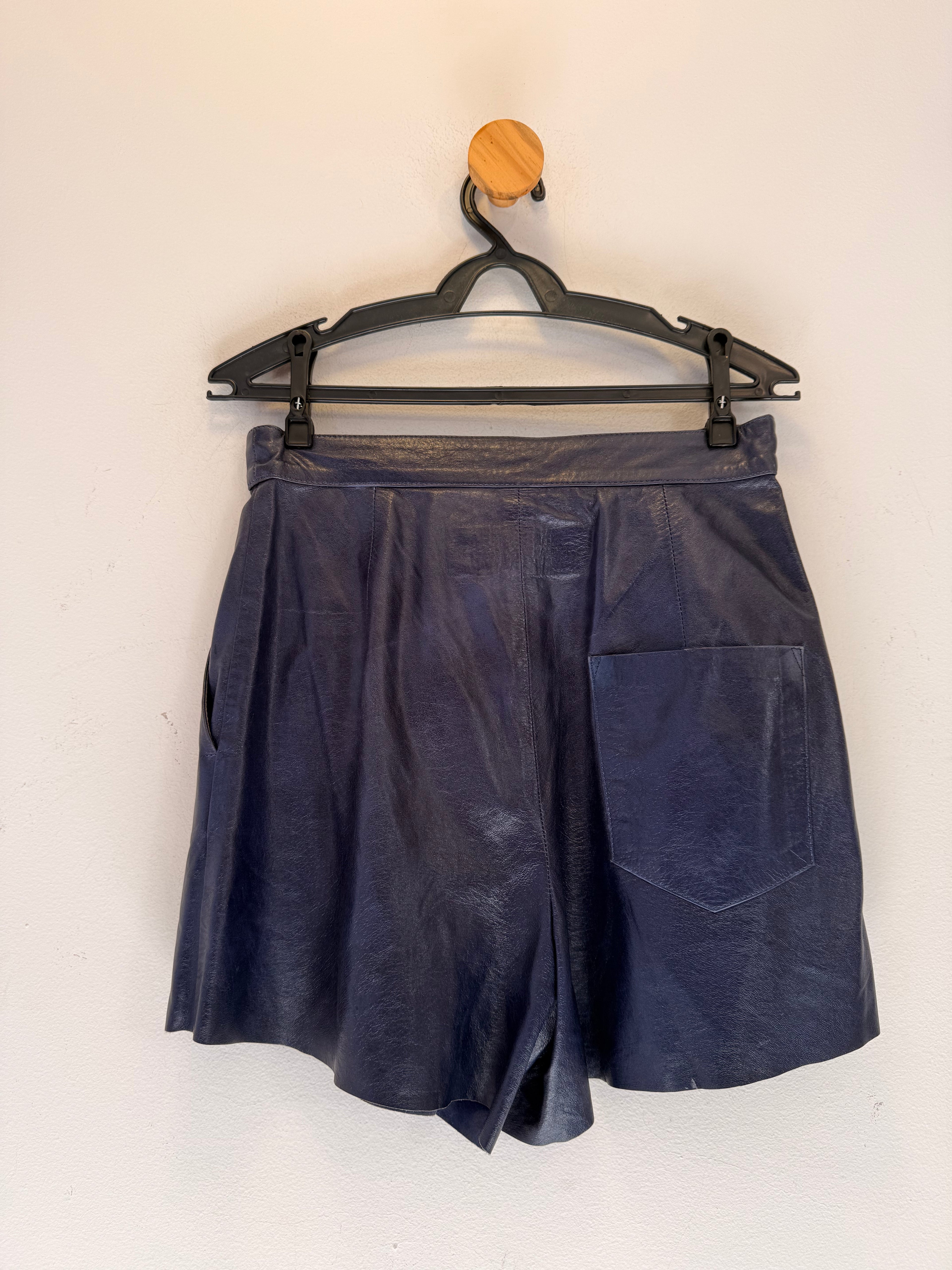 Short de Couro Azul