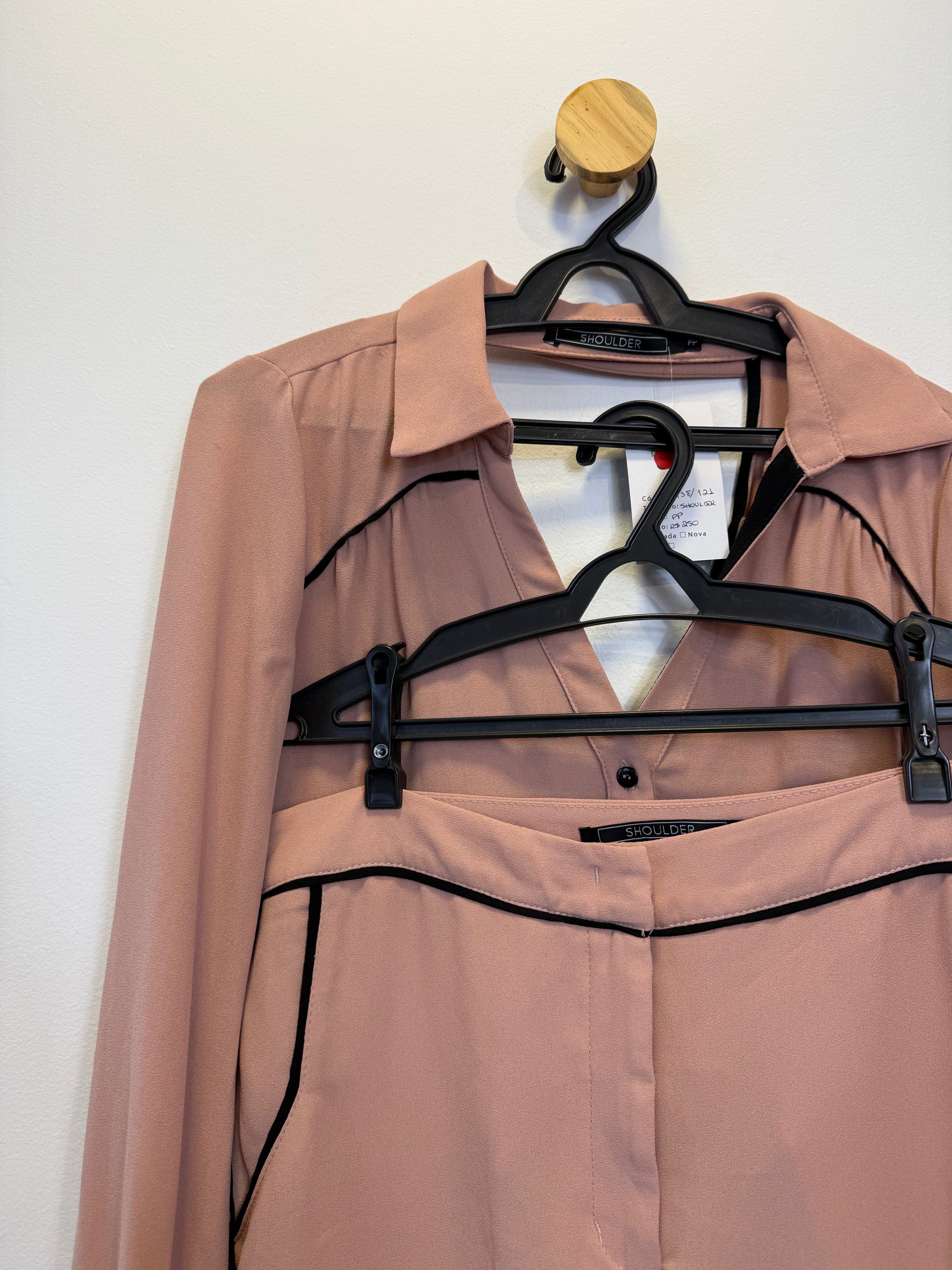 Conjunto Alfaiataria Nude Detalhes Pretos