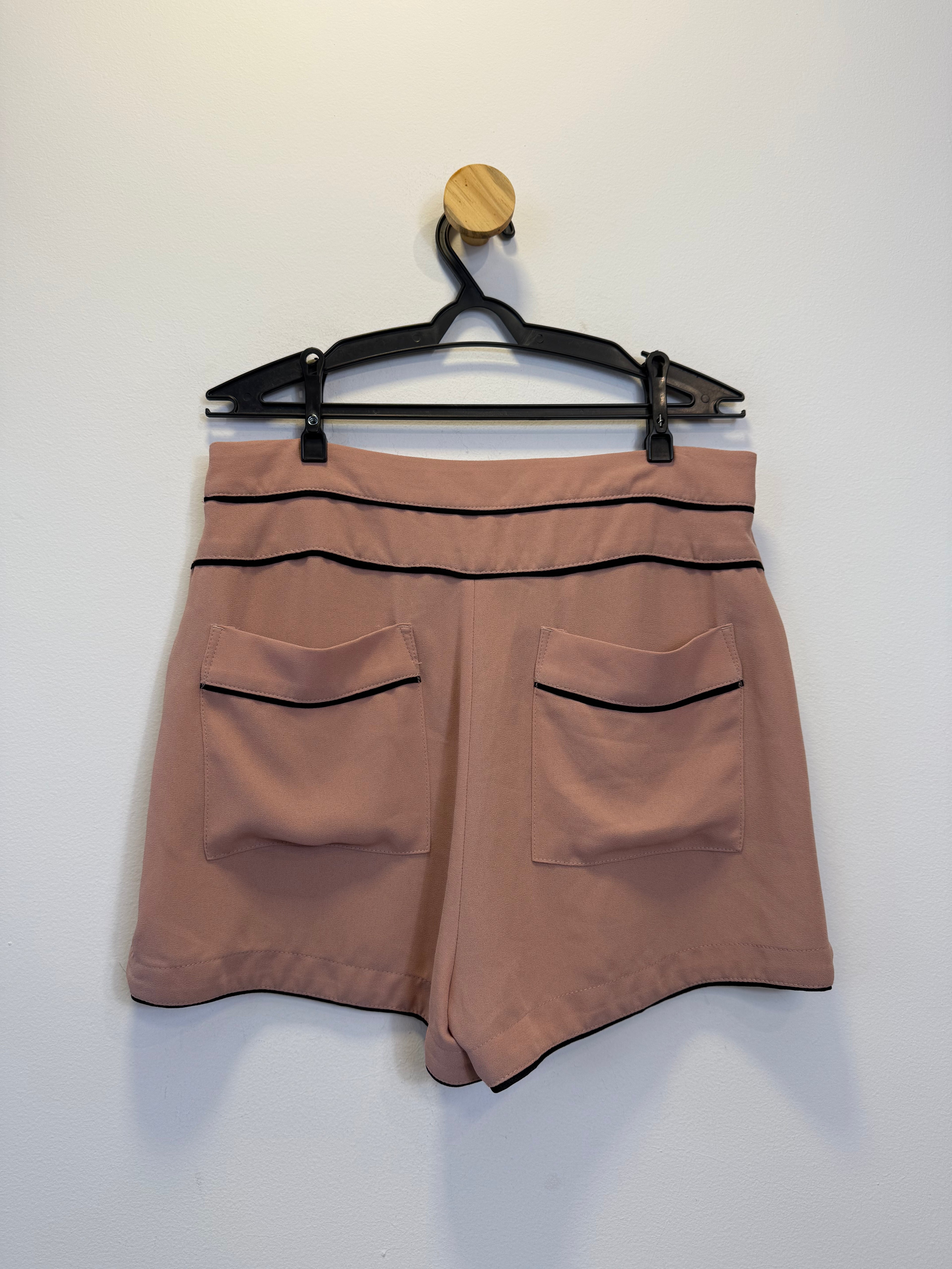 Conjunto Alfaiataria Nude Detalhes Pretos